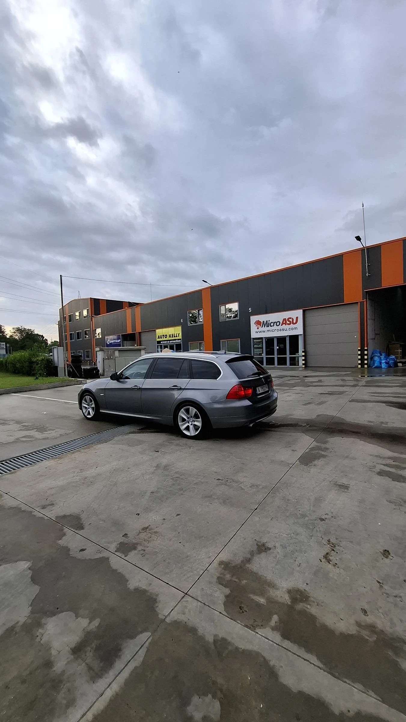 BMW 320 2011г - изображение 5
