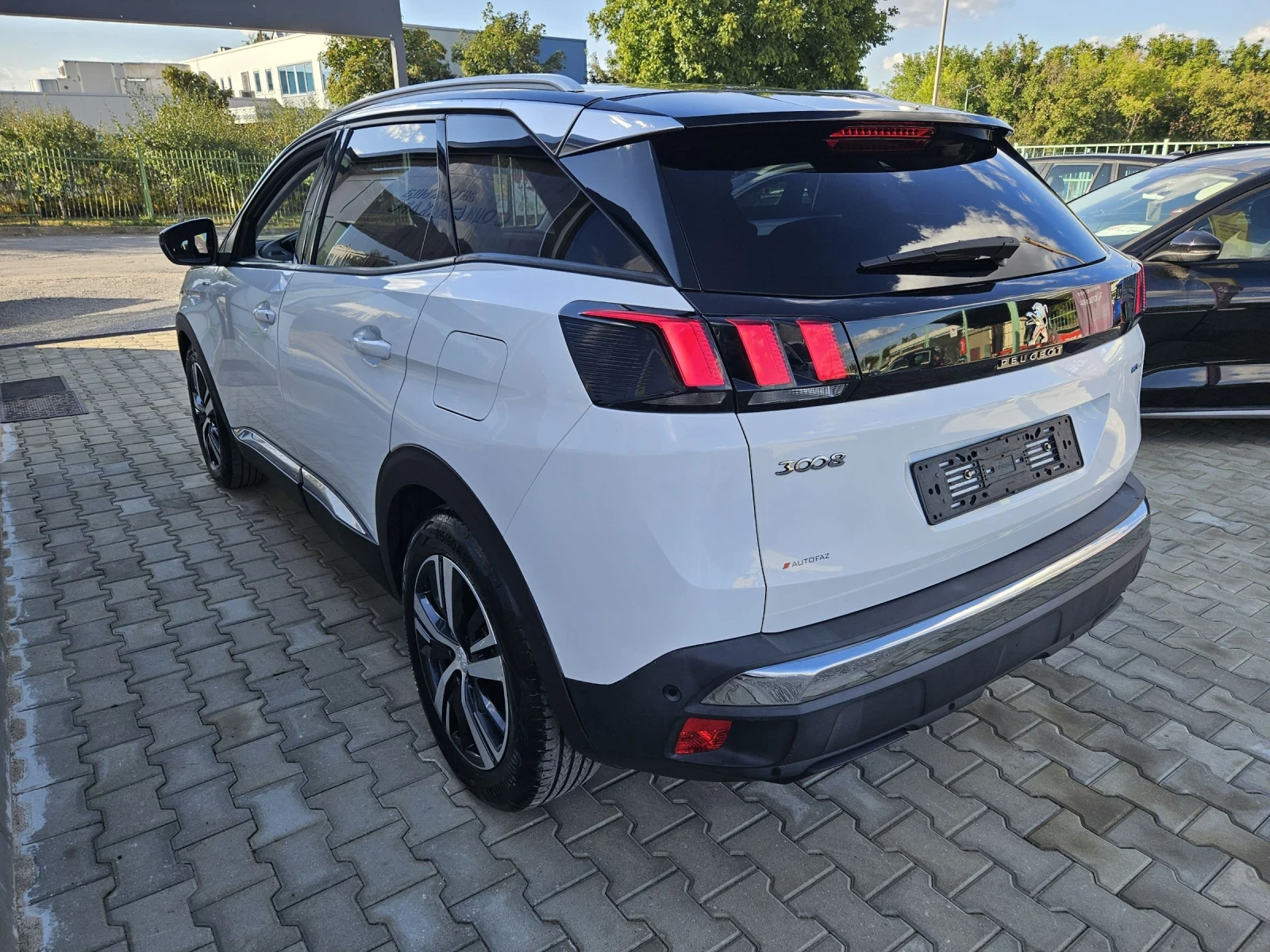 Peugeot 3008 Plug in hybrid  - изображение 6