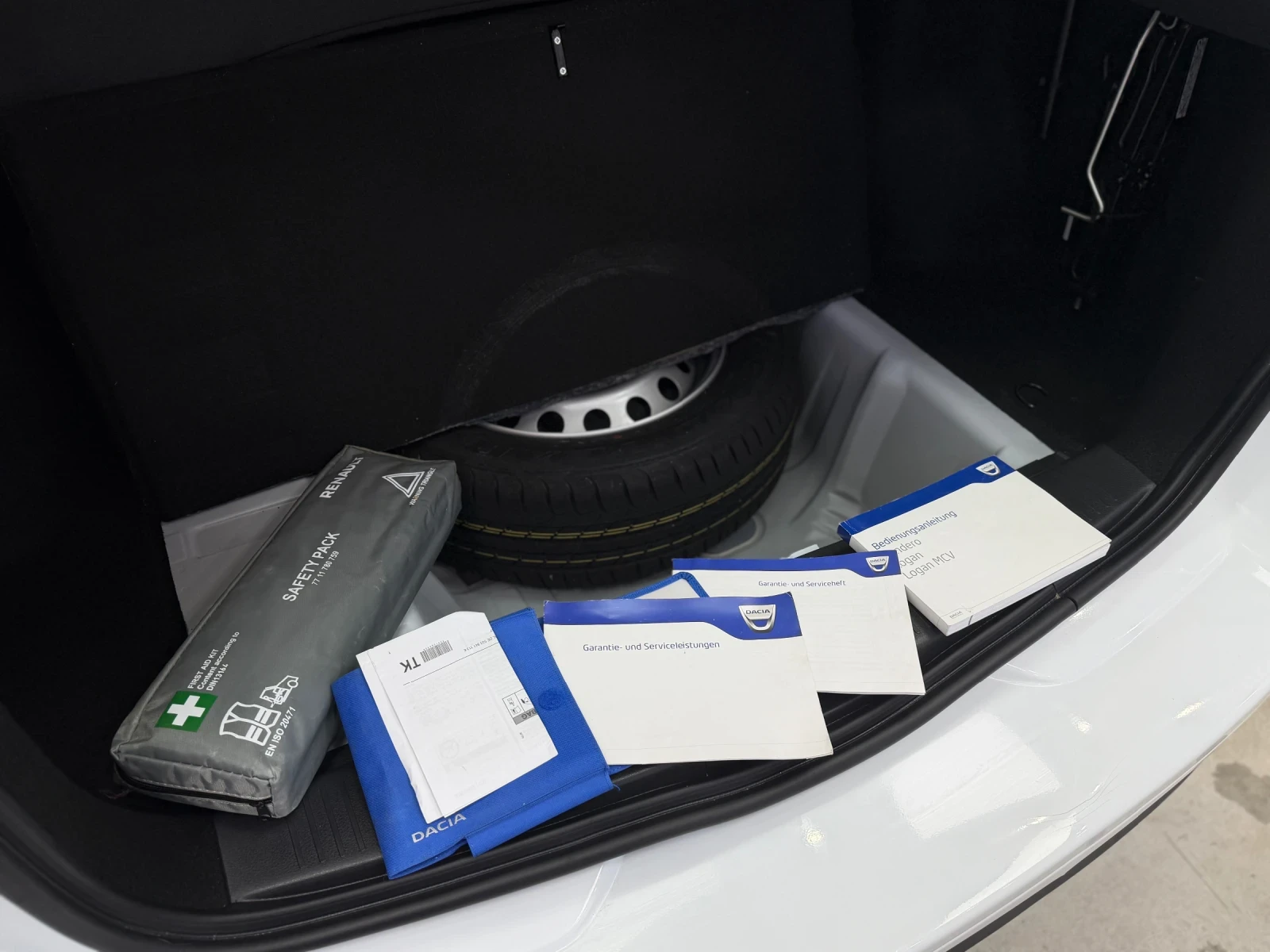 Dacia Logan Facelift Navi , снимка 9 - Автомобили и джипове - 53964751