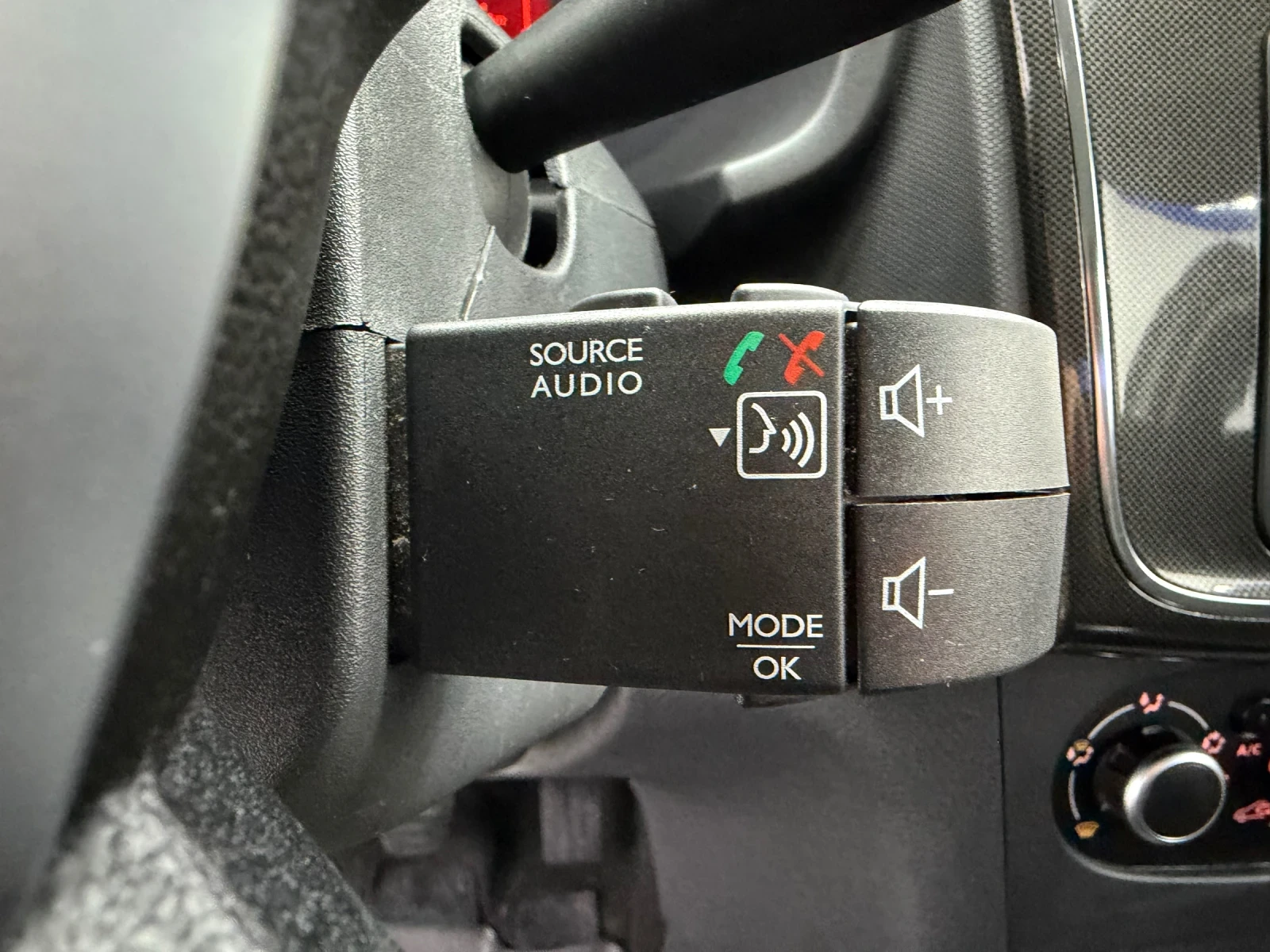 Dacia Logan Facelift Navi , снимка 14 - Автомобили и джипове - 53964751