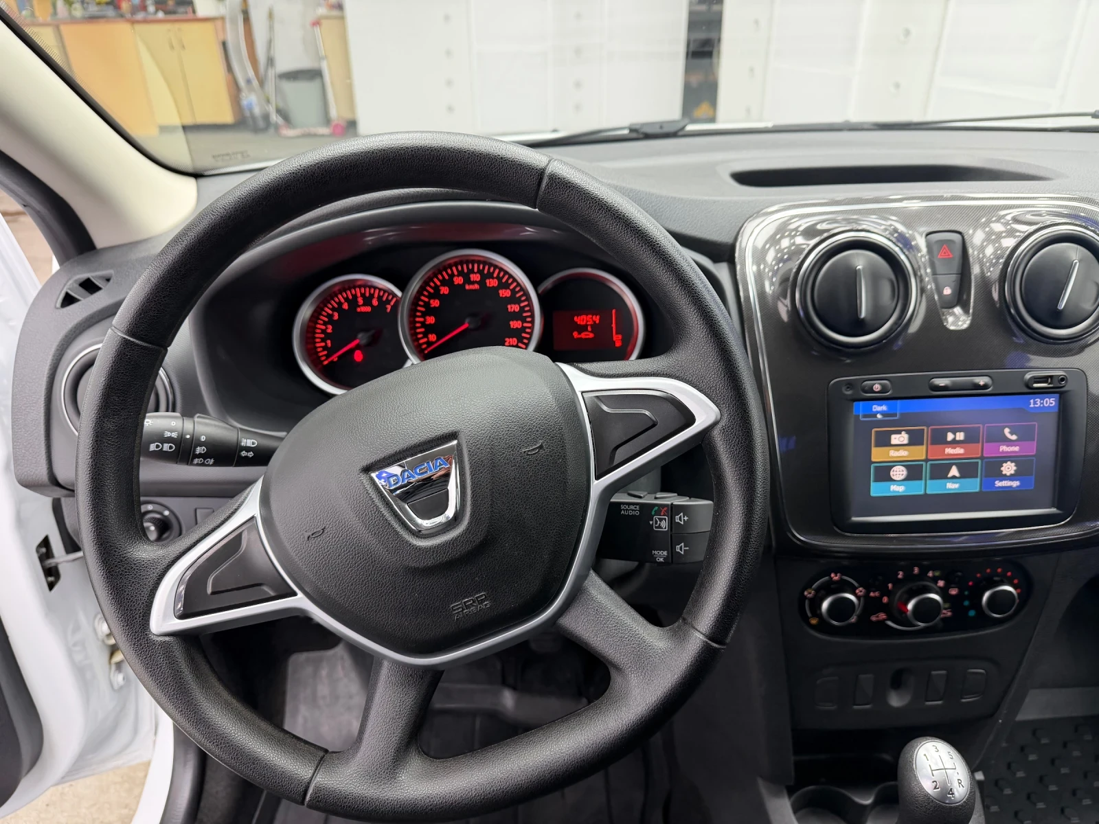 Dacia Logan Facelift Navi , снимка 11 - Автомобили и джипове - 53964751