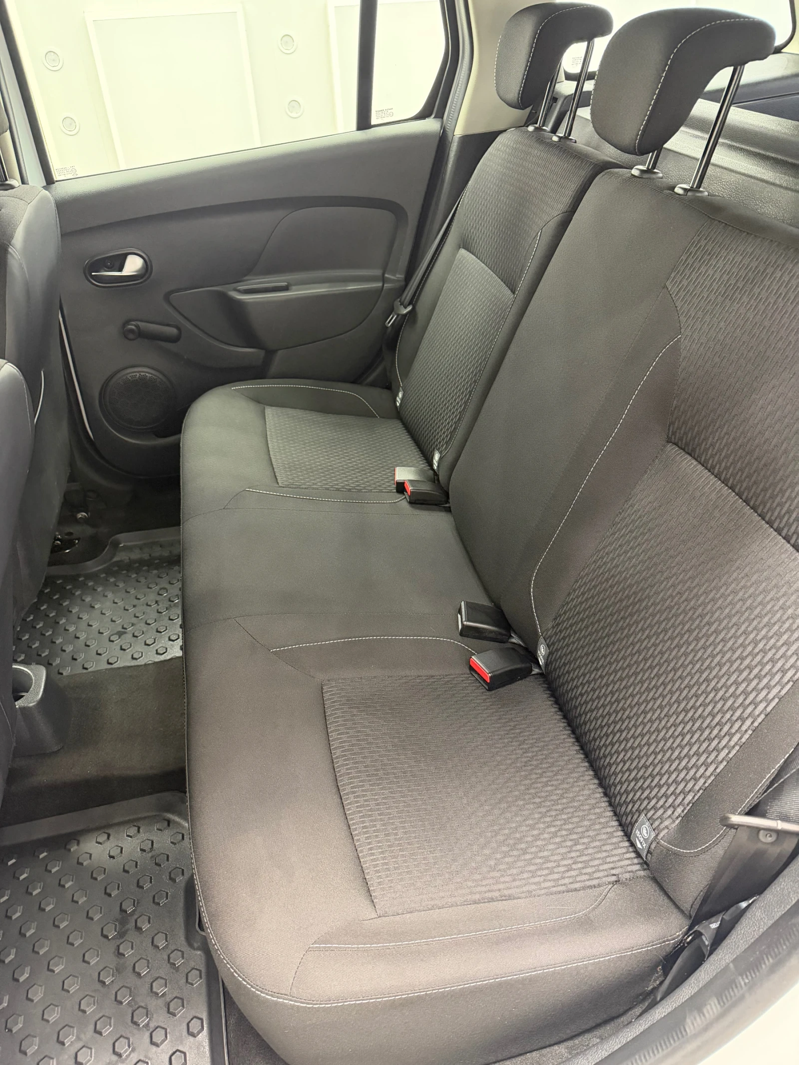 Dacia Logan Facelift Navi , снимка 12 - Автомобили и джипове - 53964751