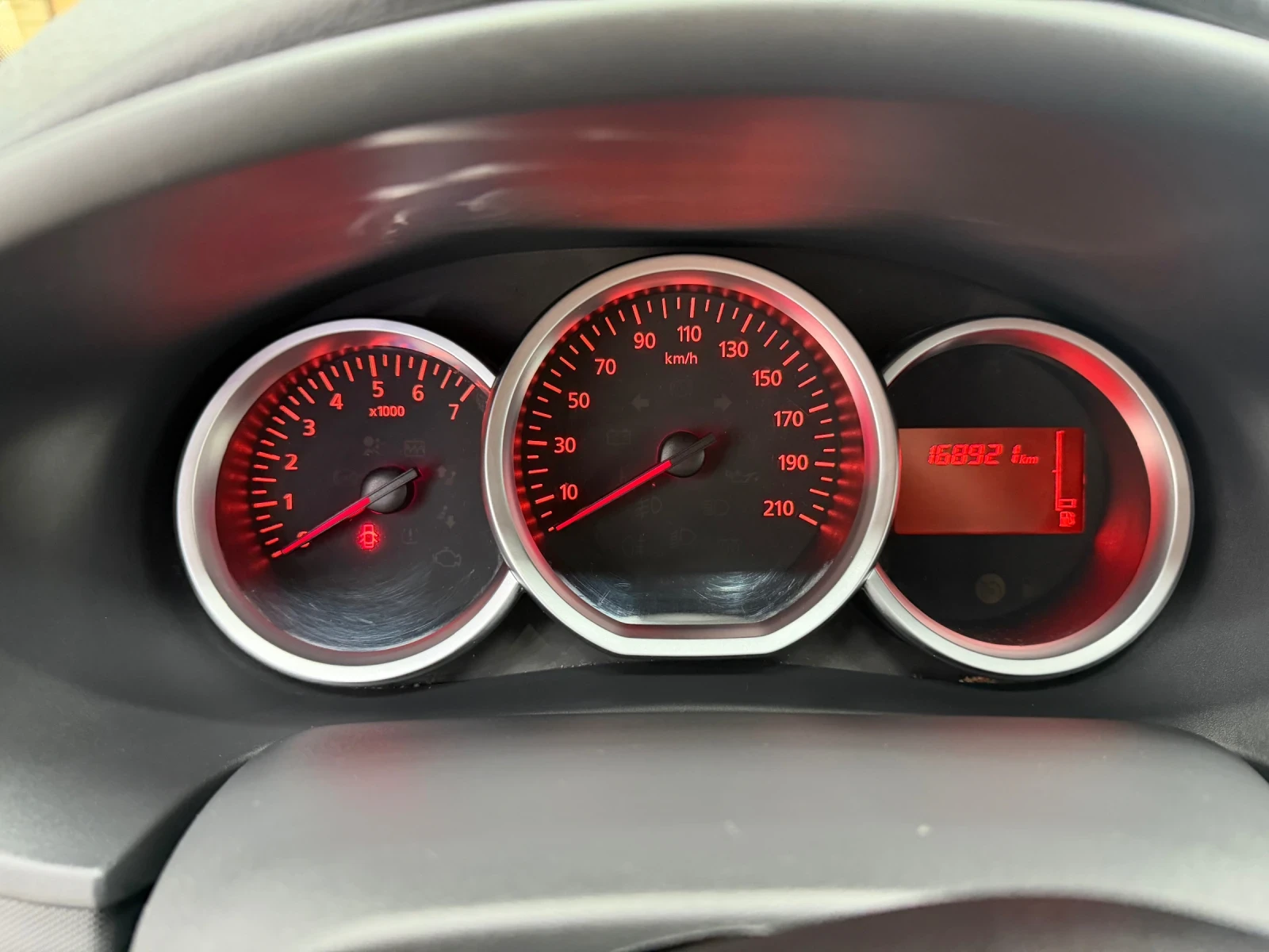 Dacia Logan Facelift Navi , снимка 13 - Автомобили и джипове - 53964751