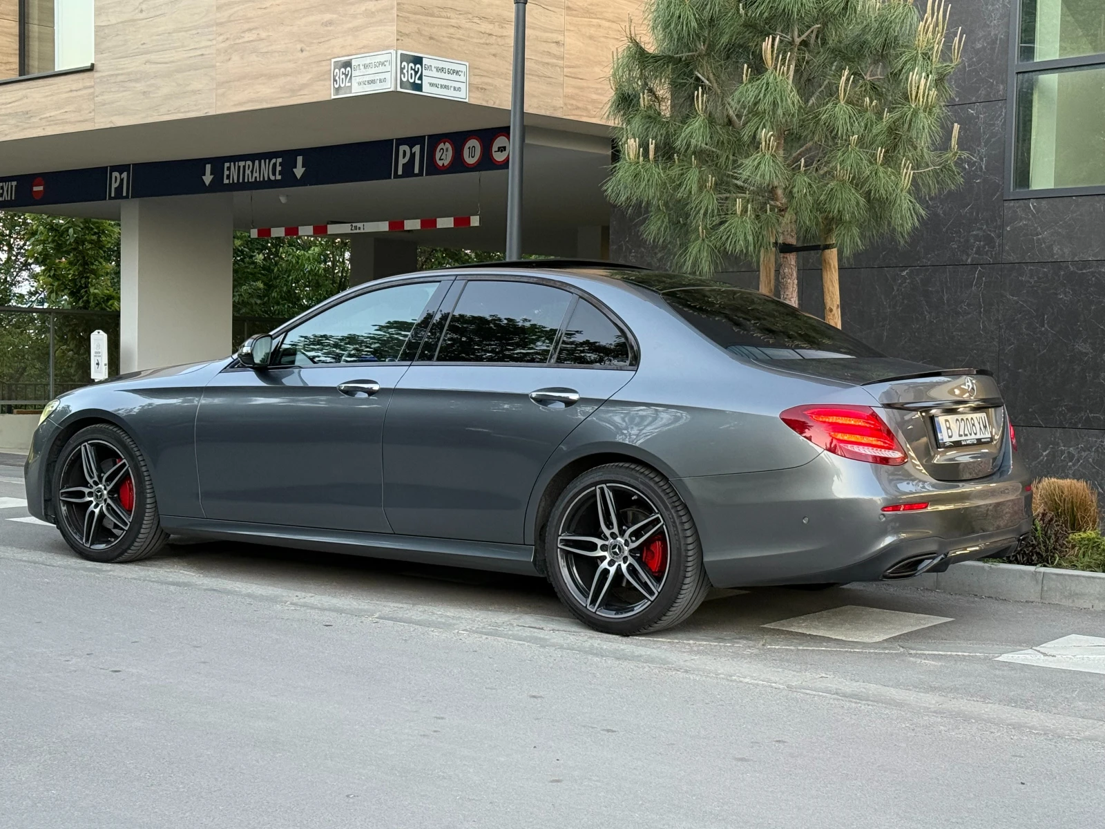 Mercedes-Benz E 220, снимка 5 - Автомобили и джипове - 54661313
