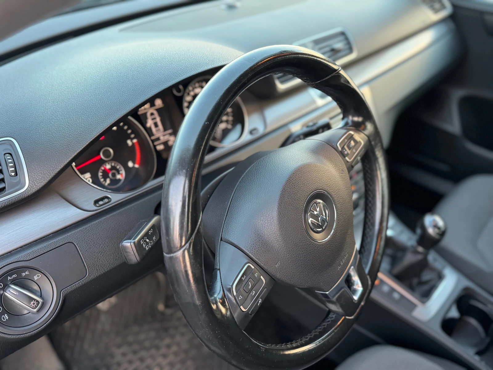 VW Passat 2.0 TDI, снимка 12 - Автомобили и джипове - 55038431