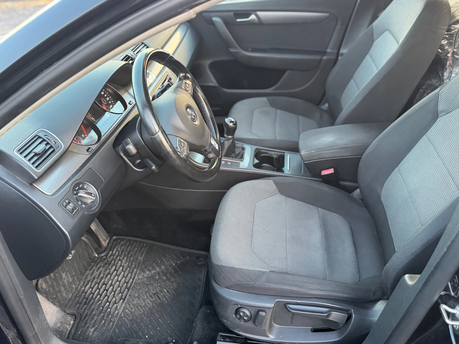 VW Passat 2.0 TDI, снимка 11 - Автомобили и джипове - 55038431