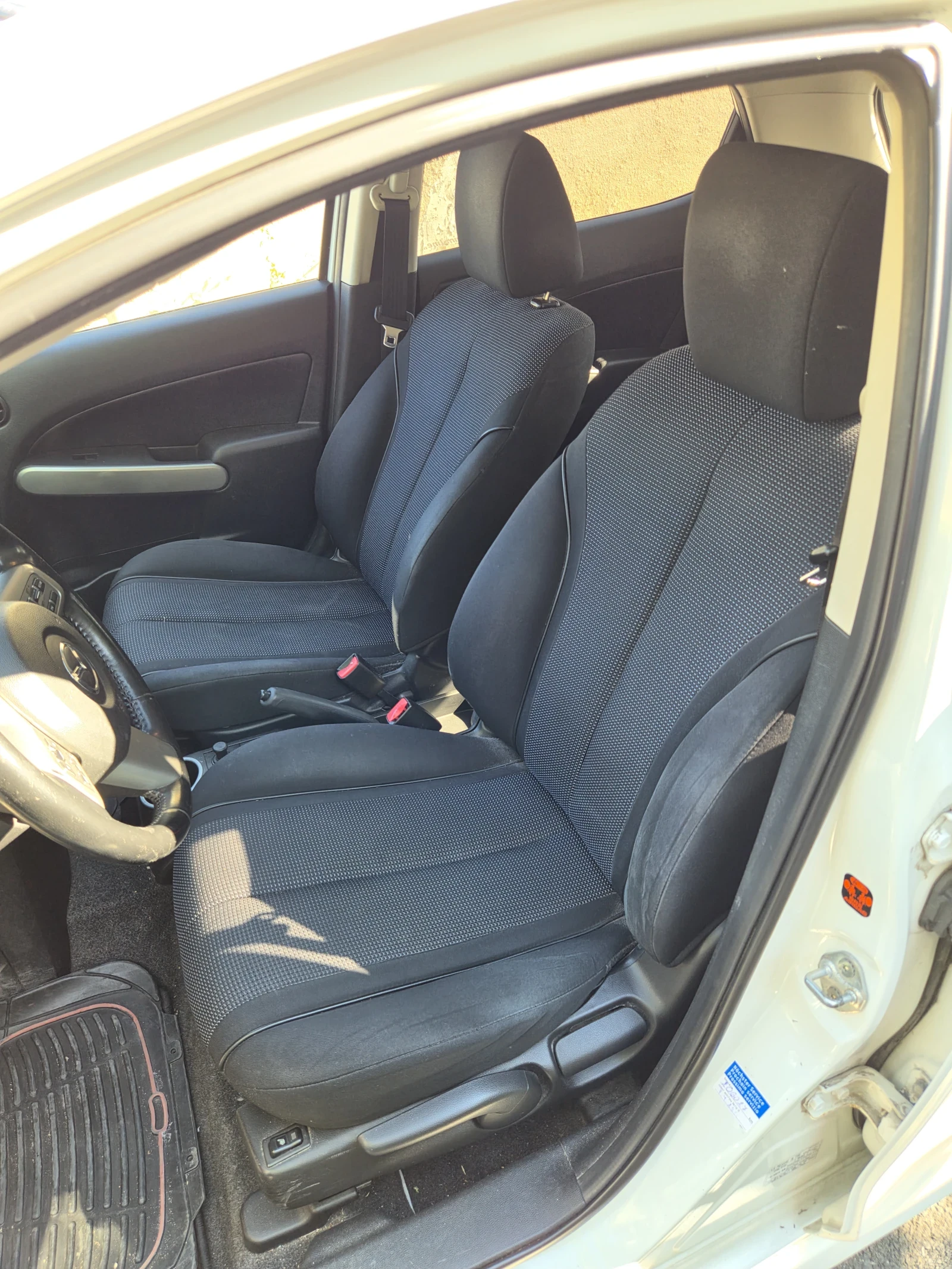 Mazda 2 1.5i, снимка 13 - Автомобили и джипове - 55495936