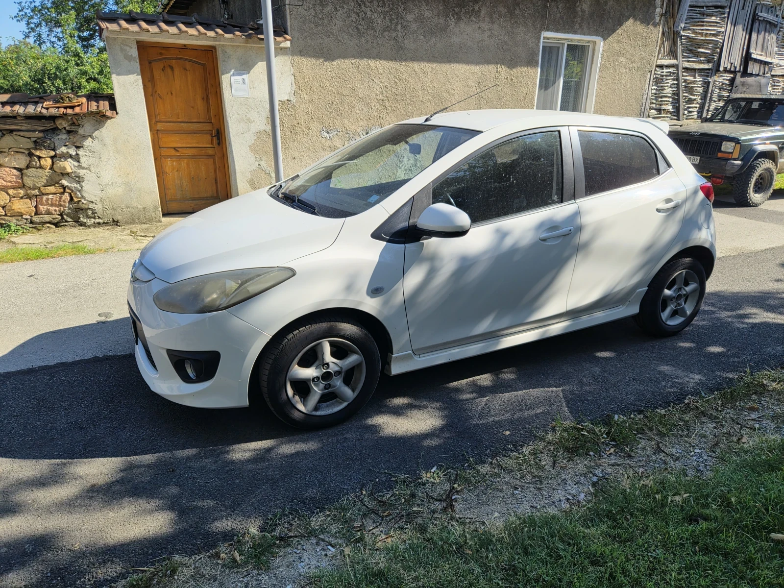Mazda 2 1.5i, снимка 3 - Автомобили и джипове - 55495936