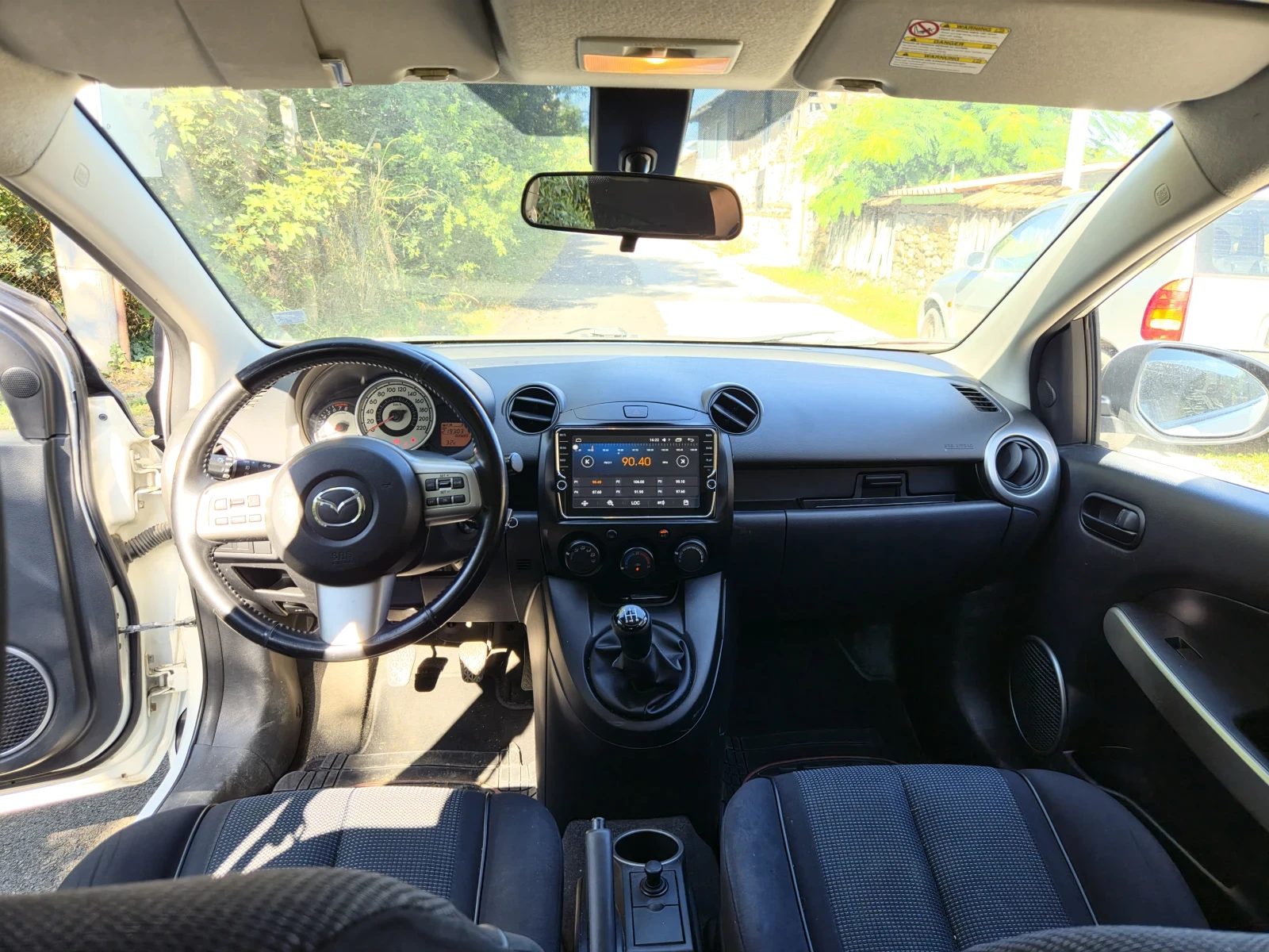 Mazda 2 1.5i, снимка 10 - Автомобили и джипове - 55495936