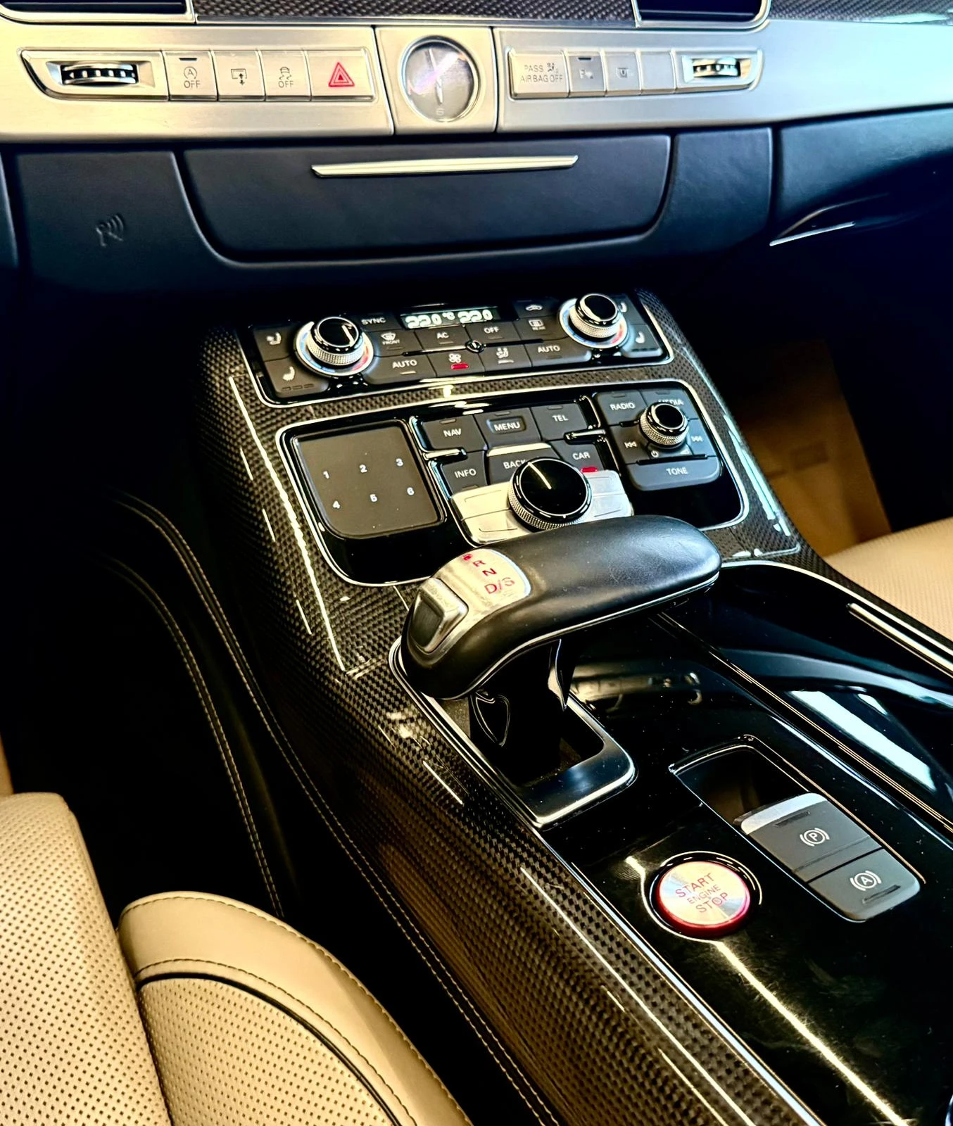 Audi S8 4.0 TFSI* B&O* Full* TV* Обдух* ЛИЗИНГ , снимка 11 - Автомобили и джипове - 56199142
