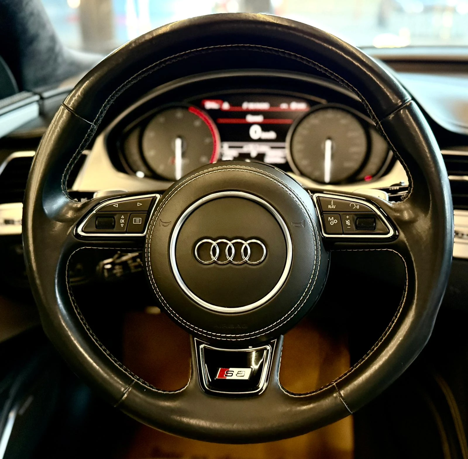 Audi S8 4.0 TFSI* B&O* Full* TV* Обдух* ЛИЗИНГ , снимка 9 - Автомобили и джипове - 56199142