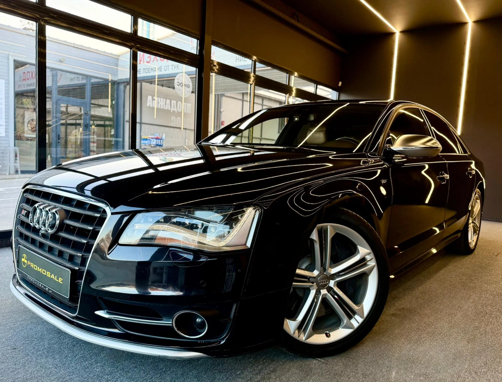 Audi S8 4.0 TFSI* B&O* Full* TV* Обдух* ЛИЗИНГ , снимка 3 - Автомобили и джипове - 56199142