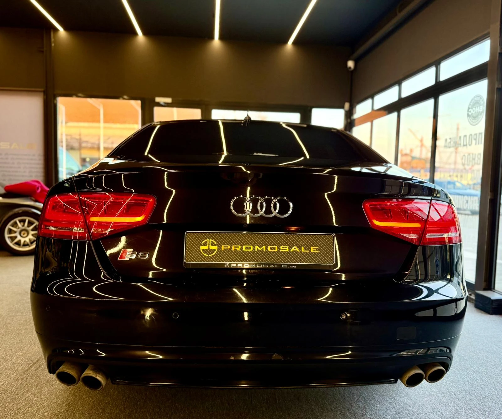 Audi S8 4.0 TFSI* B&O* Full* TV* Обдух* ЛИЗИНГ , снимка 5 - Автомобили и джипове - 56199142