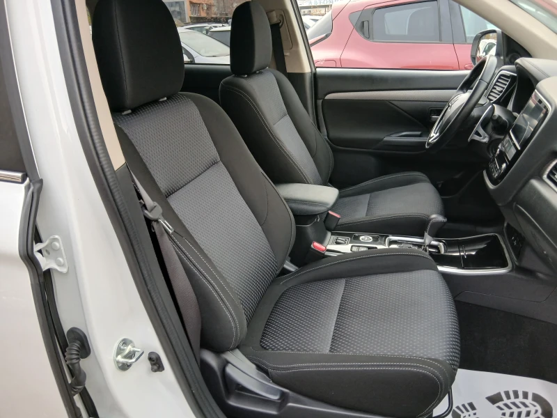 Mitsubishi Outlander 2.2 DID (KATO НОВА), снимка 11 - Автомобили и джипове - 52643708