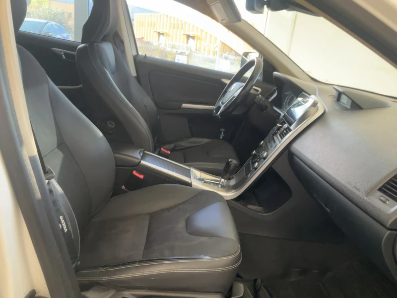 Volvo XC60, снимка 4 - Автомобили и джипове - 53174588