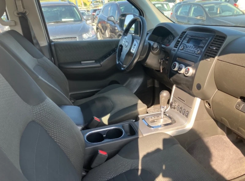 Nissan Navara 2.5 190 кс, снимка 4 - Автомобили и джипове - 53401186