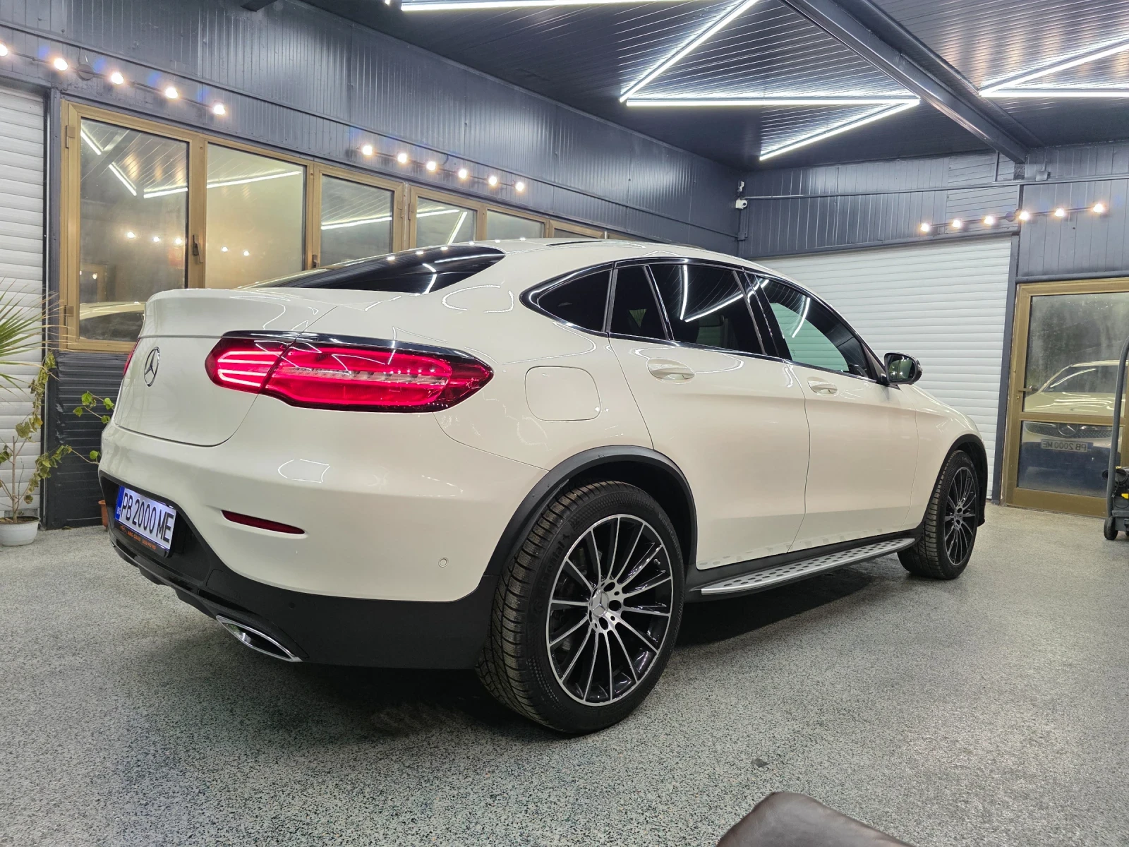 Mercedes-Benz GLC 350 Капарирана !!! AMG BURMESTER 360 - изображение 5