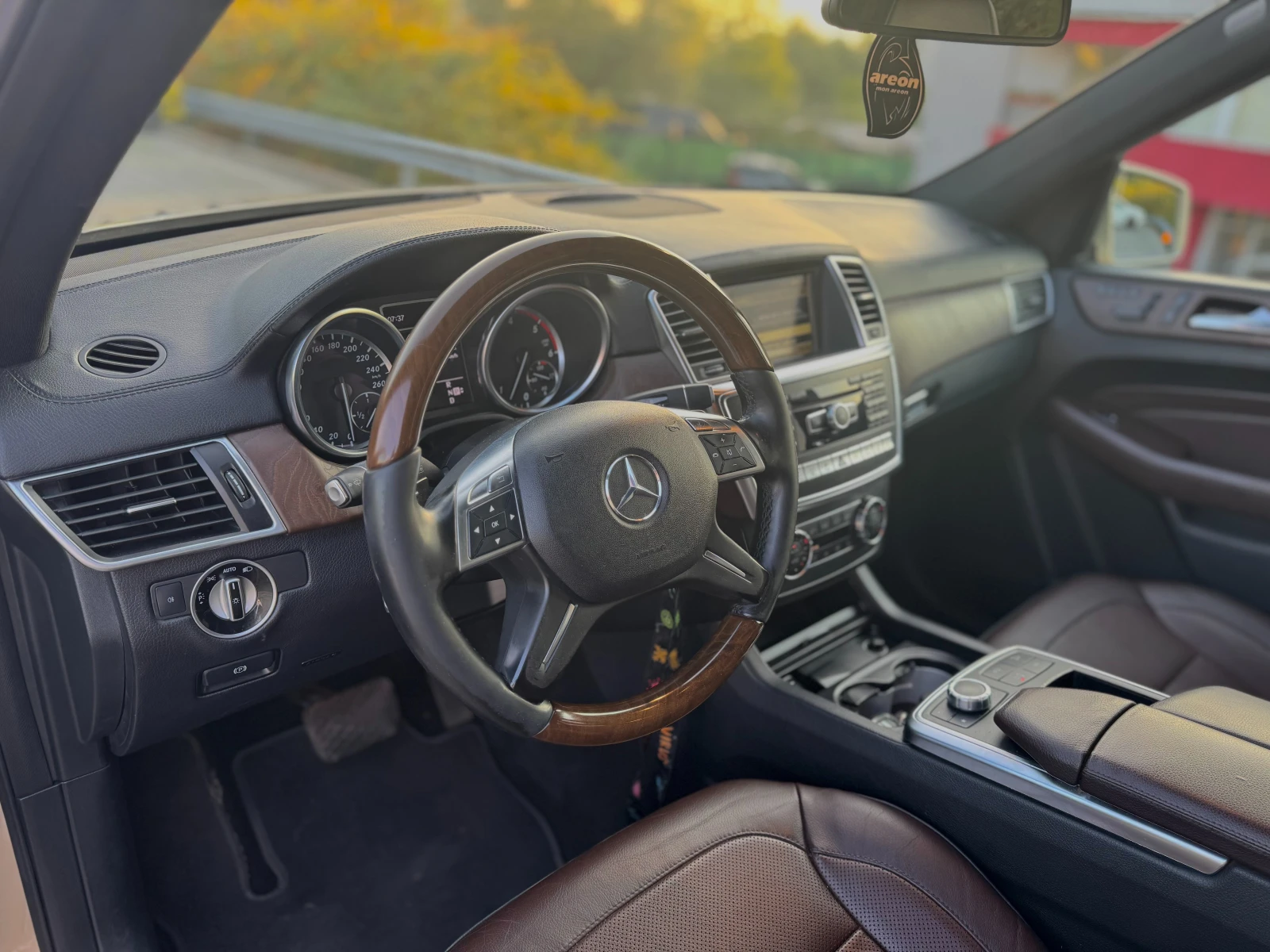 Mercedes-Benz ML 350 CDI BlueTec, FULL, ОБДУХВАНЕ, ПОДГРЕВ, ILS, LaneAs - изображение 8