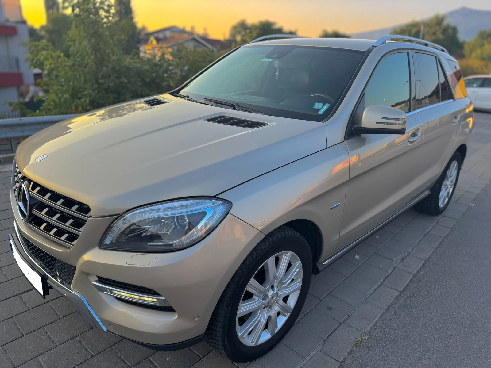 Mercedes-Benz ML 350 CDI BlueTec, FULL, ОБДУХВАНЕ, ПОДГРЕВ, ILS, LaneAs - изображение 7