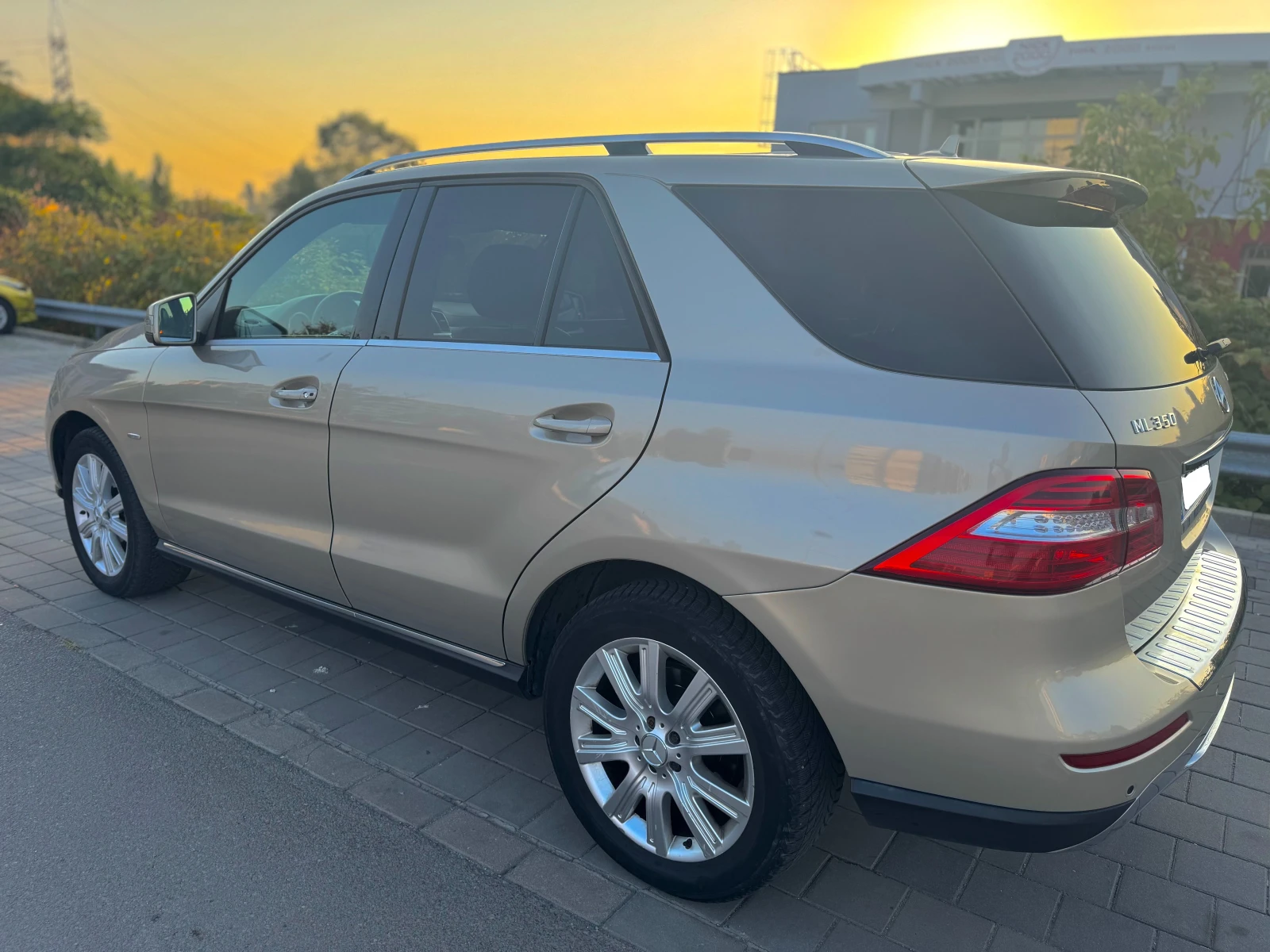 Mercedes-Benz ML 350 CDI BlueTec, FULL, ОБДУХВАНЕ, ПОДГРЕВ, ILS, LaneAs - изображение 6