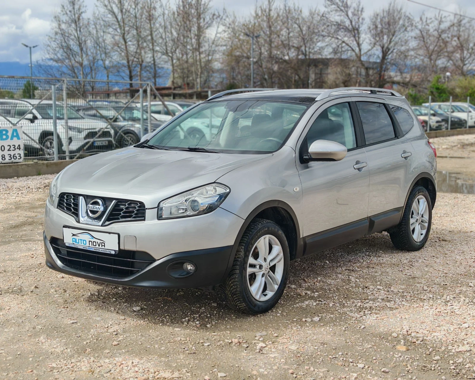 Nissan Qashqai 2.0 141 К.С. БЕНЗИН!4Х4! ПАНОРАМА!7 МЕСТА! , снимка 3 - Автомобили и джипове - 54084626