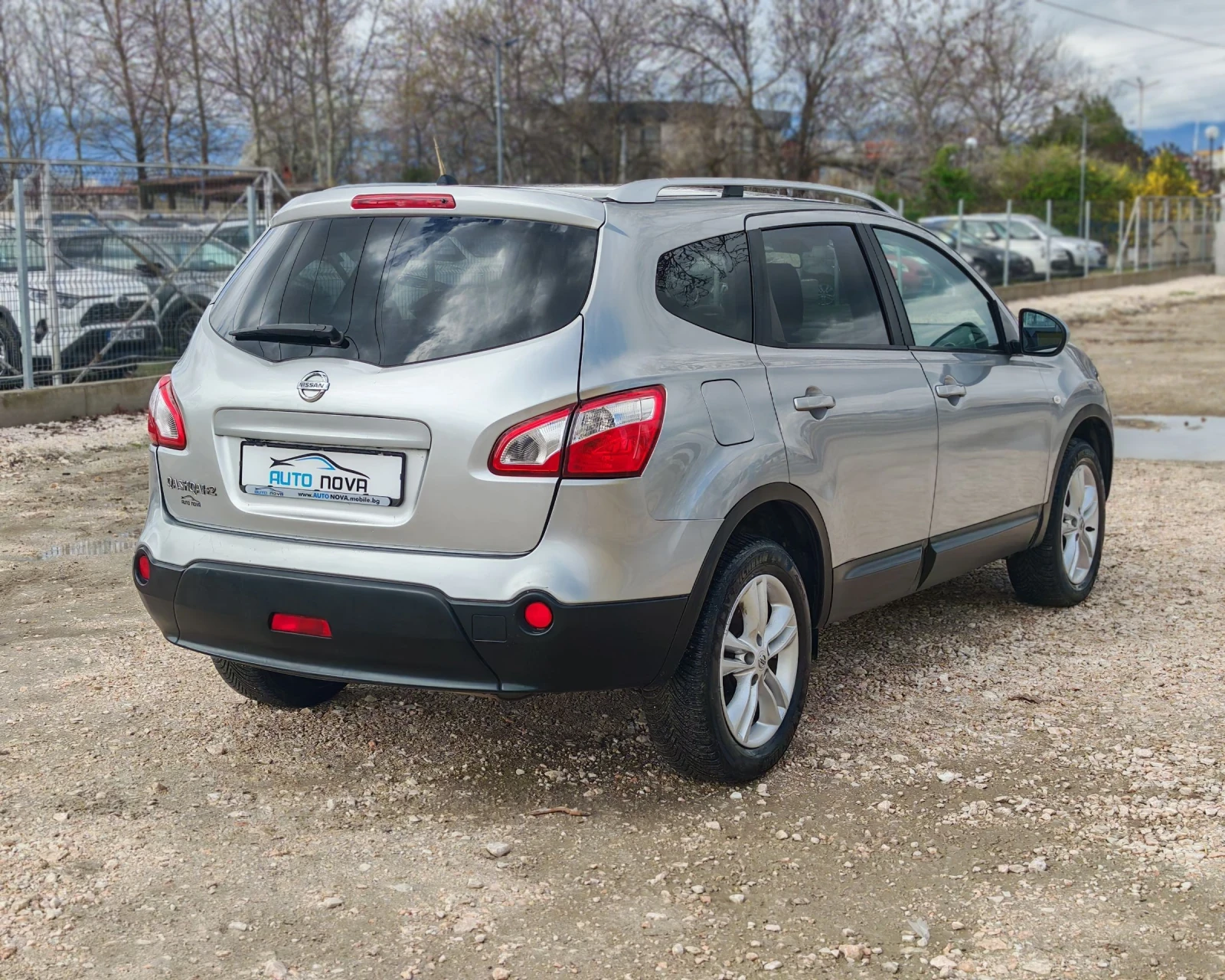 Nissan Qashqai 2.0 141 К.С. БЕНЗИН!4Х4! ПАНОРАМА!7 МЕСТА! , снимка 7 - Автомобили и джипове - 54084626