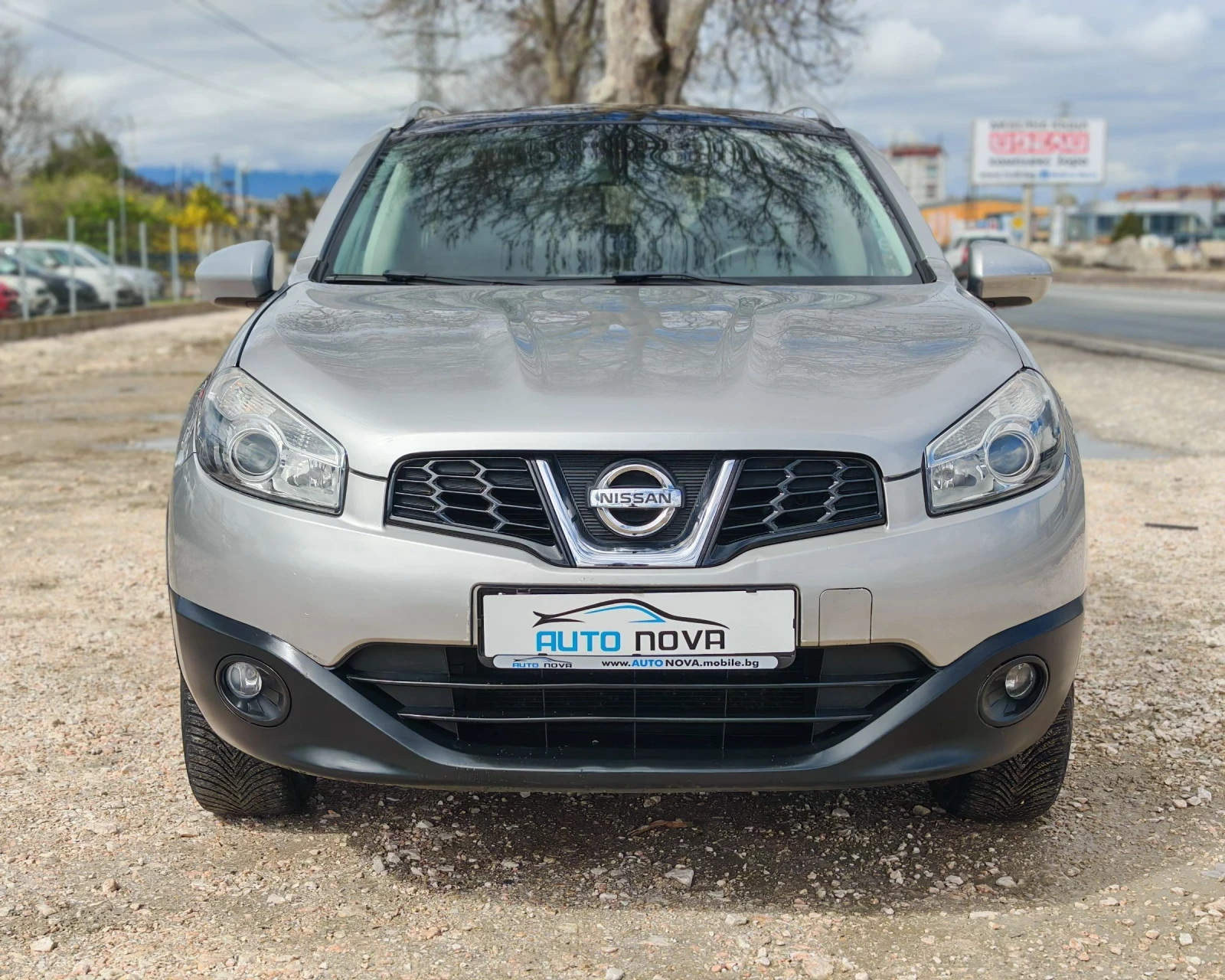 Nissan Qashqai 2.0 141 К.С. БЕНЗИН!4Х4! ПАНОРАМА!7 МЕСТА! , снимка 2 - Автомобили и джипове - 54084626