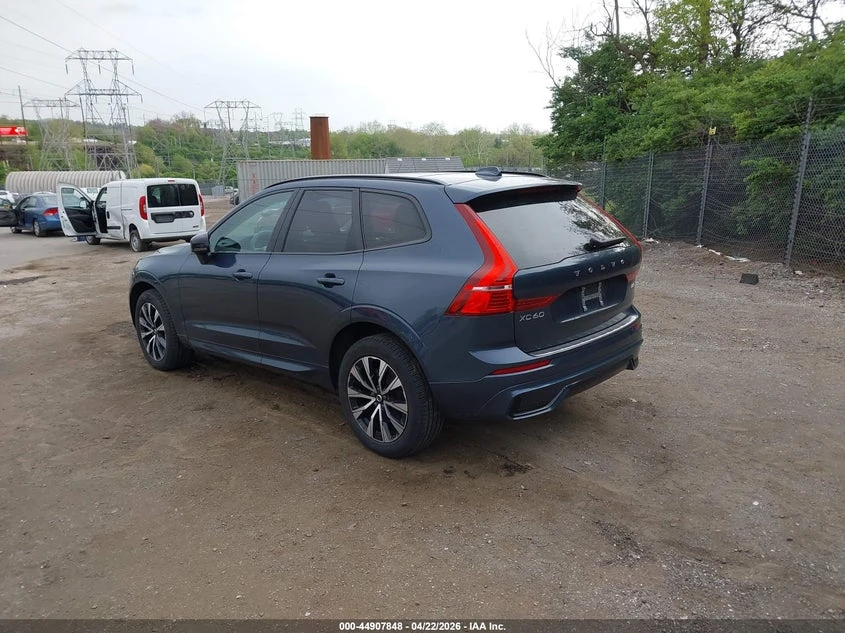Volvo XC60 2.0l B5 Core Dark Theme, снимка 3 - Автомобили и джипове - 54368406