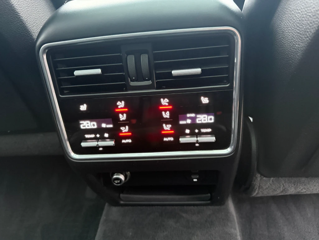 Porsche Cayenne E-HYBRID AWD, снимка 10 - Автомобили и джипове - 54631860
