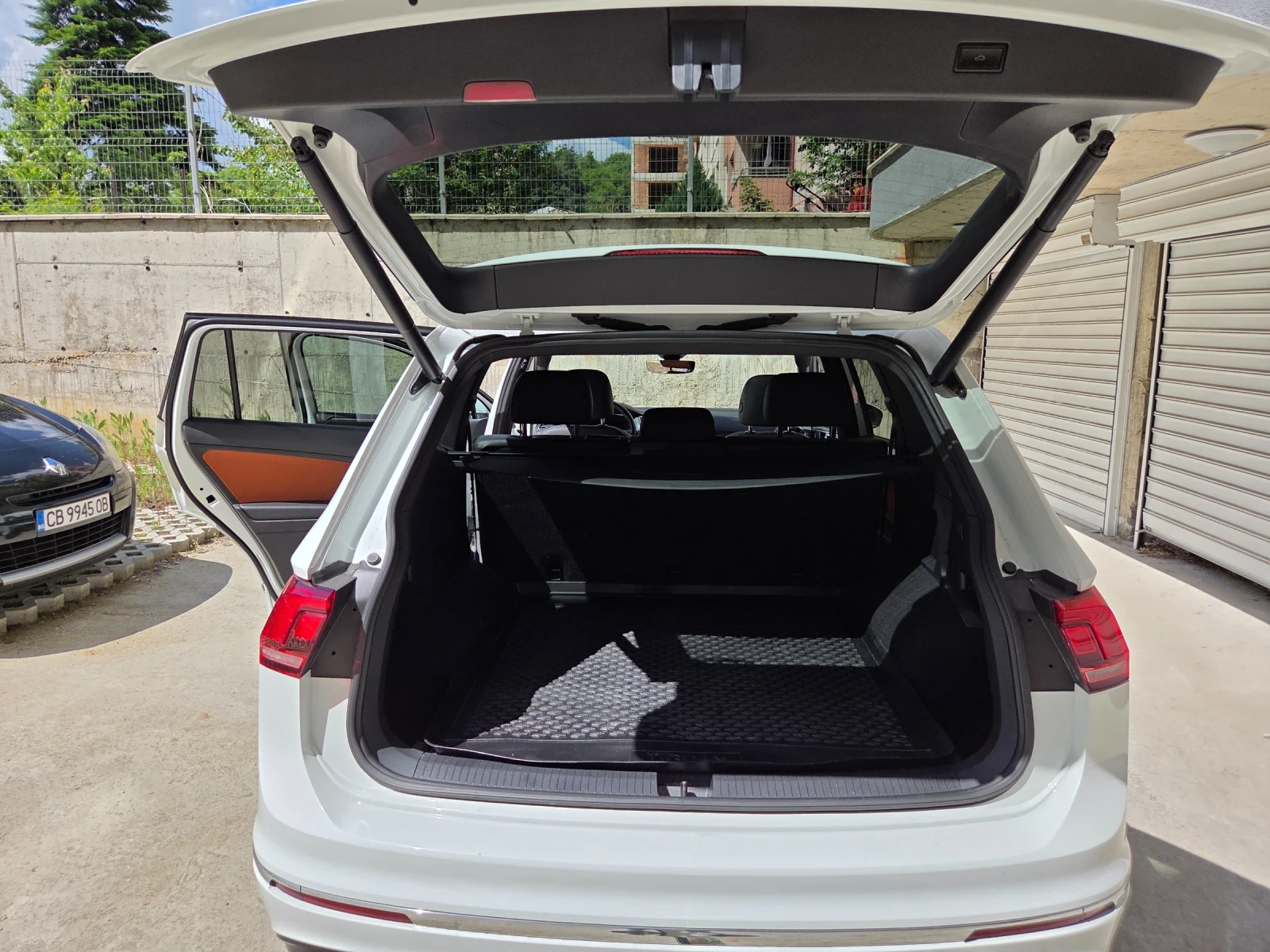VW Tiguan AllSpace R-Line, снимка 10 - Автомобили и джипове - 54682464