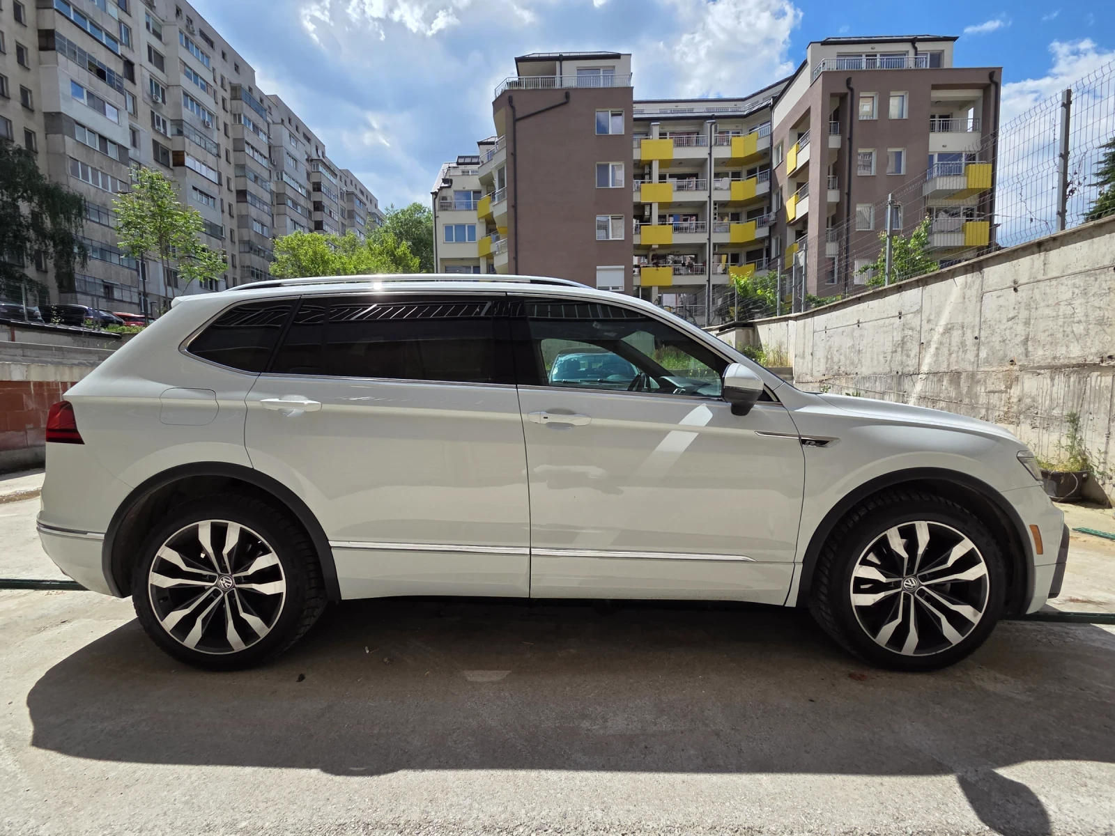 VW Tiguan AllSpace R-Line, снимка 4 - Автомобили и джипове - 54682464