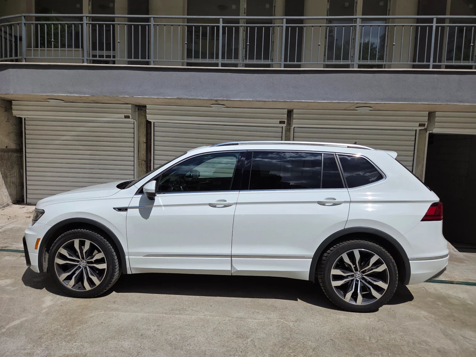 VW Tiguan AllSpace R-Line, снимка 8 - Автомобили и джипове - 54682464