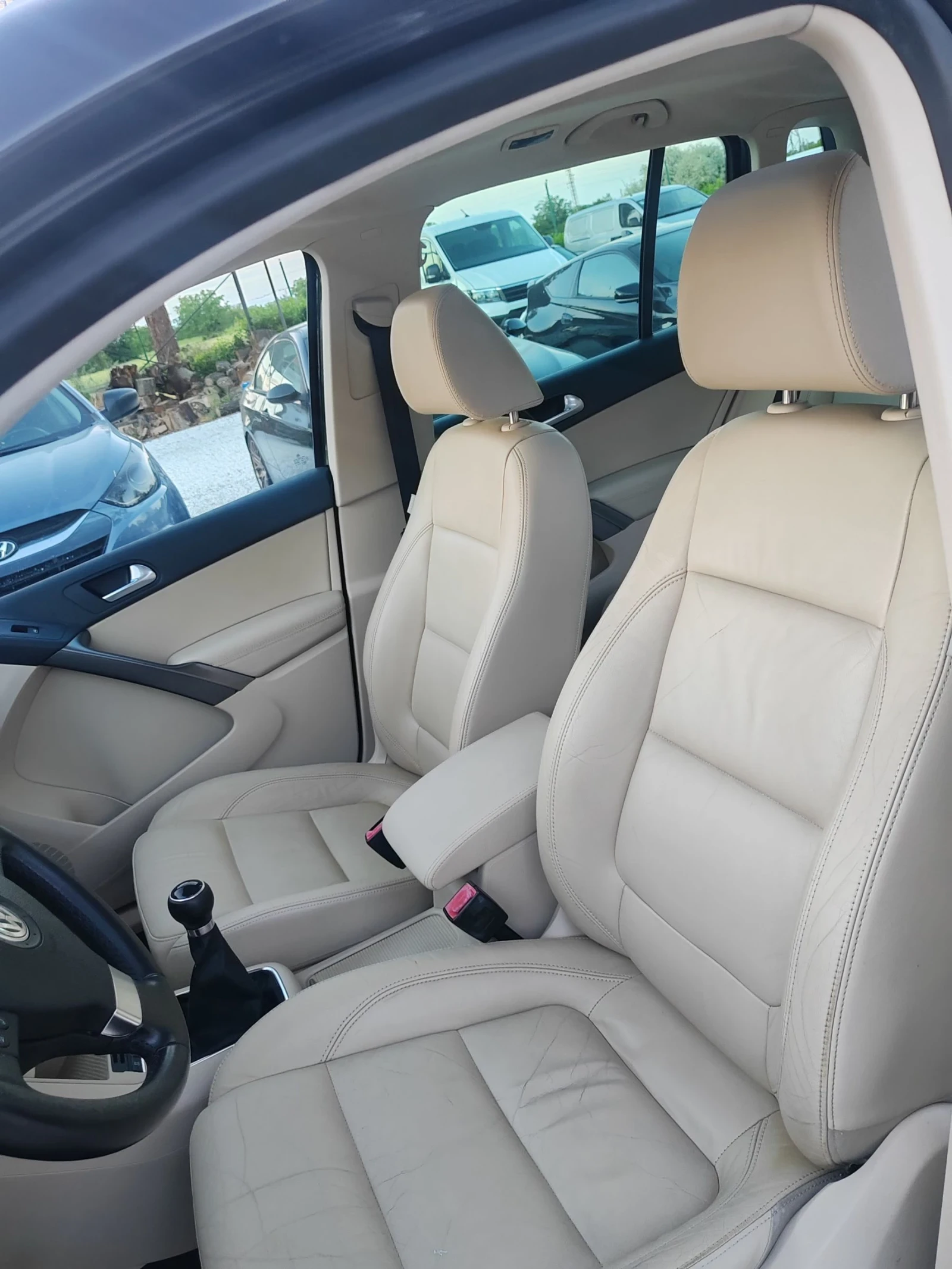 VW Tiguan 2.0, 140к.с. 4х4, снимка 9 - Автомобили и джипове - 54722729