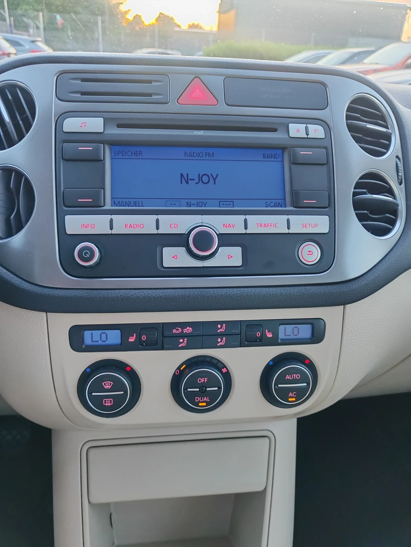 VW Tiguan 2.0, 140к.с. 4х4, снимка 16 - Автомобили и джипове - 54722729