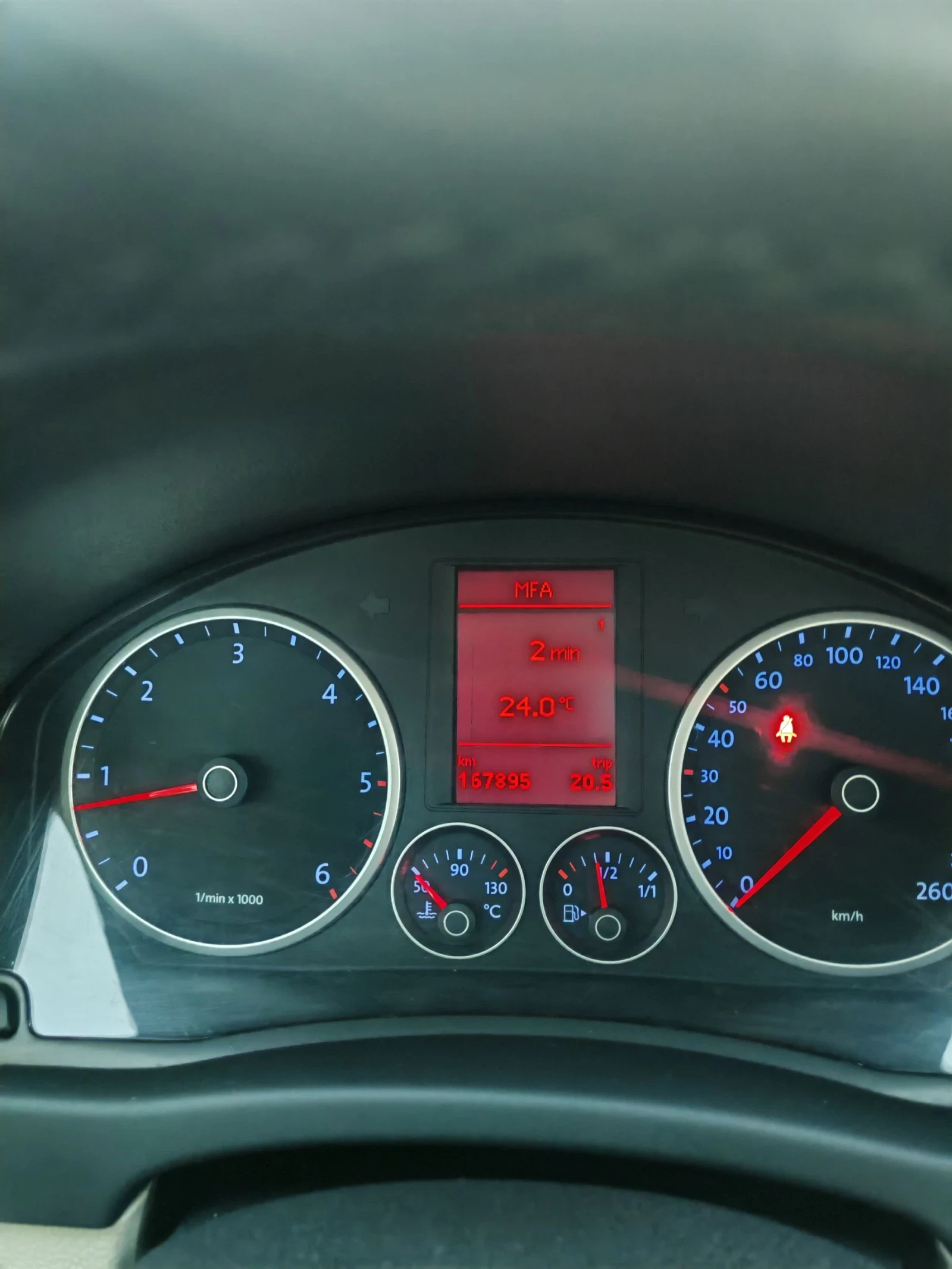VW Tiguan 2.0, 140к.с. 4х4, снимка 13 - Автомобили и джипове - 54722729