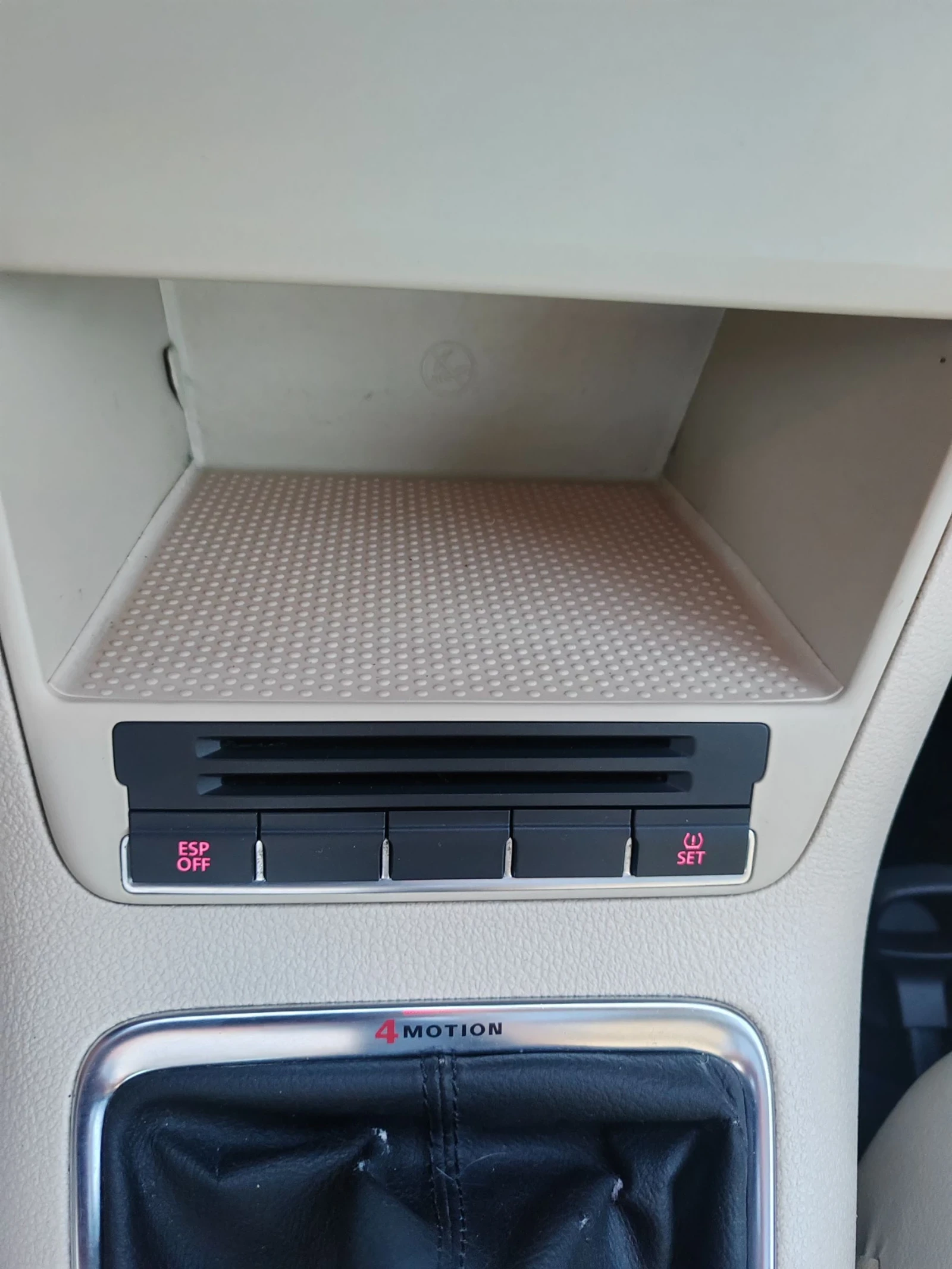 VW Tiguan 2.0, 140к.с. 4х4, снимка 15 - Автомобили и джипове - 54722729