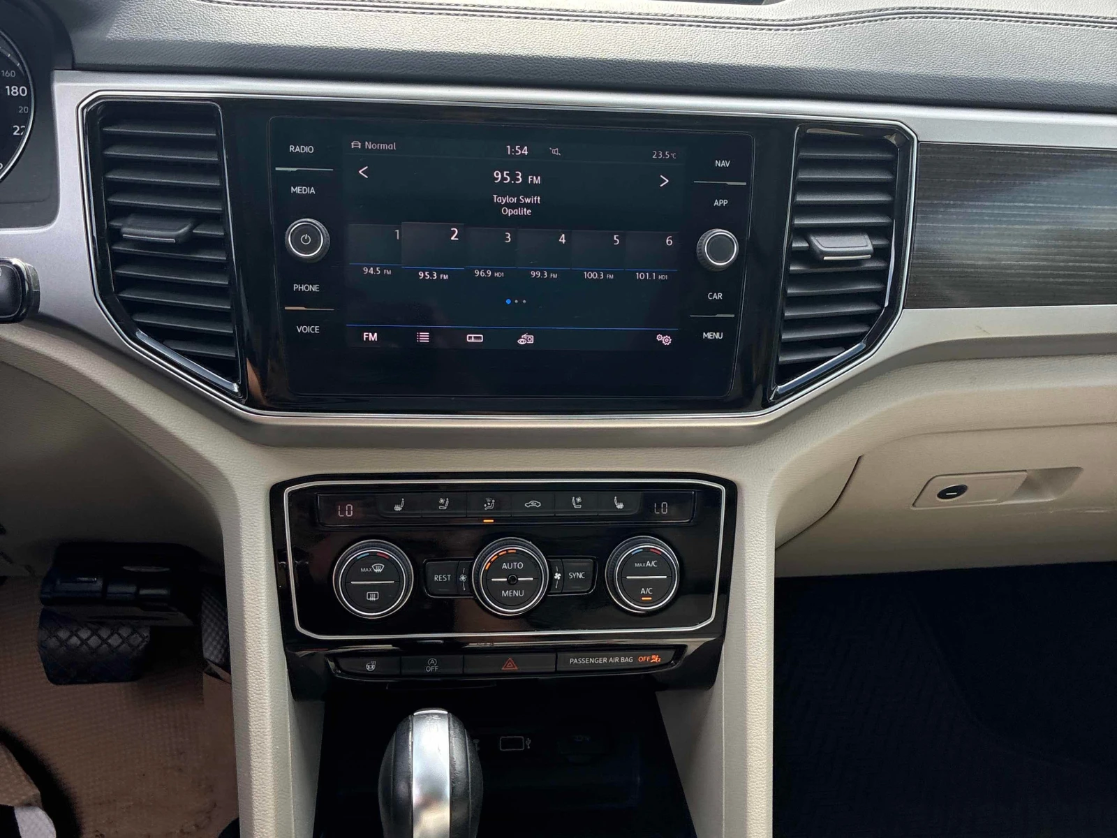 VW Atlas * Highline * CARFAX * БЕЗ ПЪРВОНАЧАЛНА ВНОСКА, снимка 9 - Автомобили и джипове - 56089980