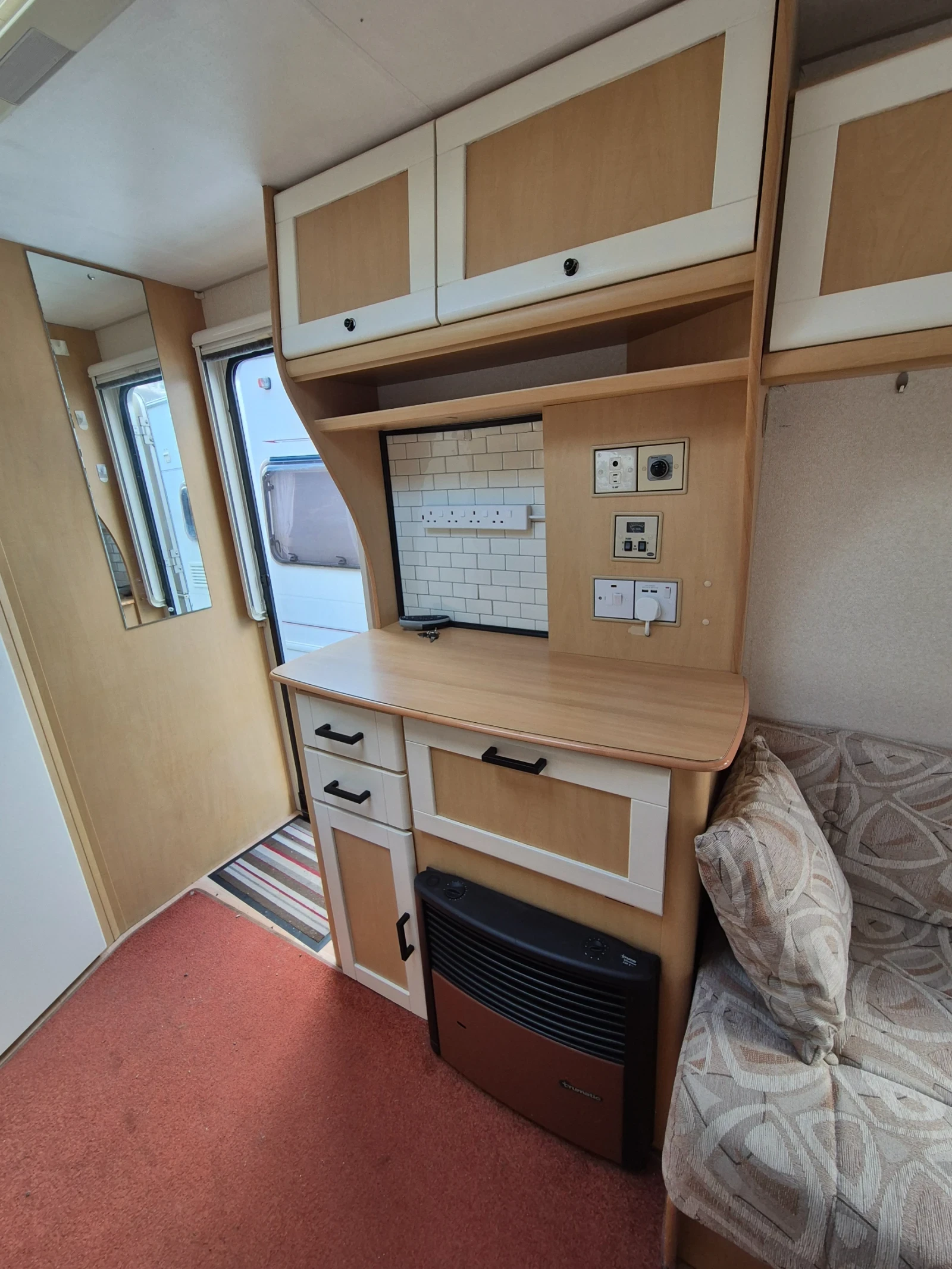 Каравана Bailey, снимка 10 - Каравани и кемпери - 54087939