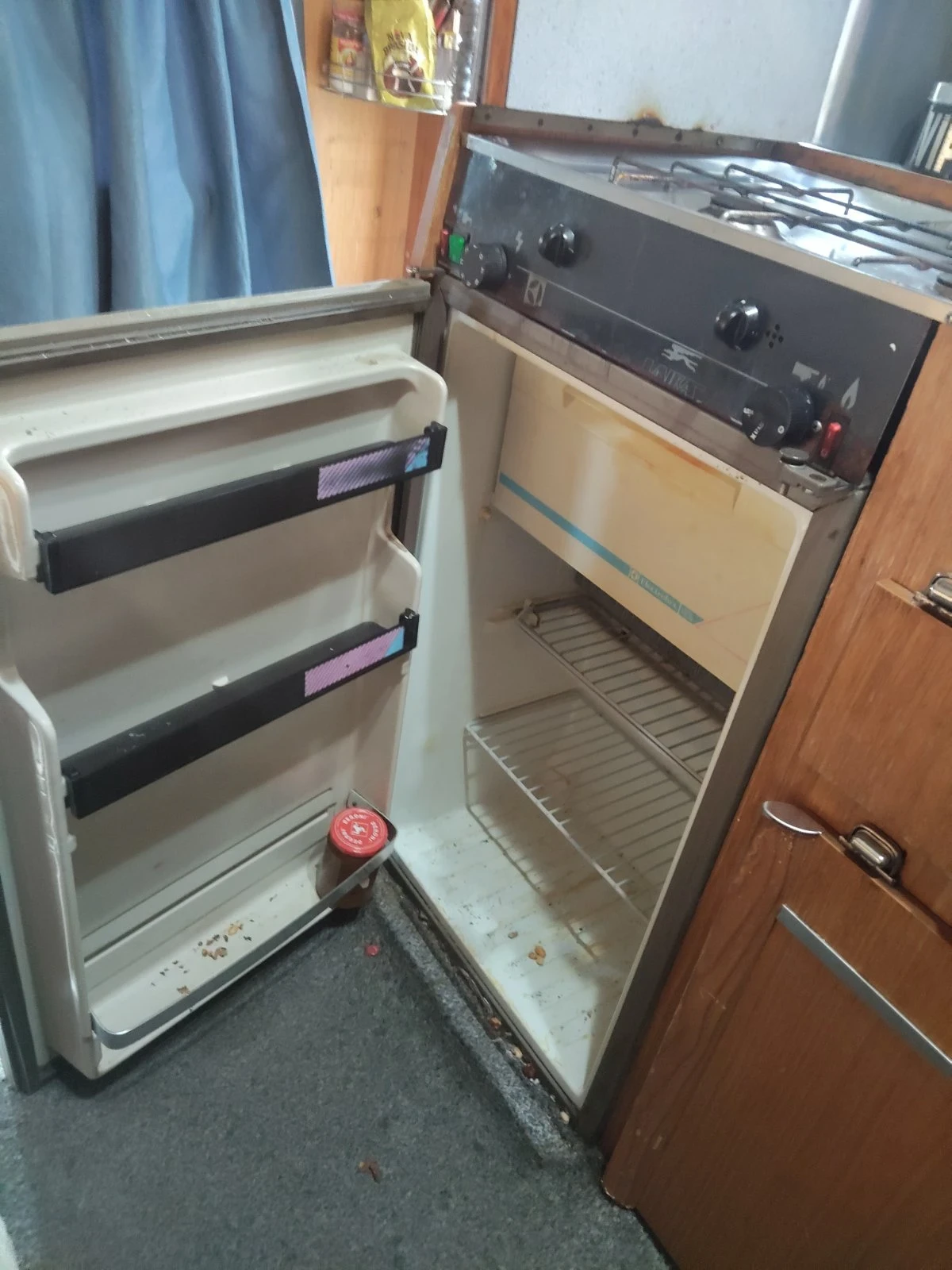 Кемпер Ford Транзит , снимка 3 - Каравани и кемпери - 54335107