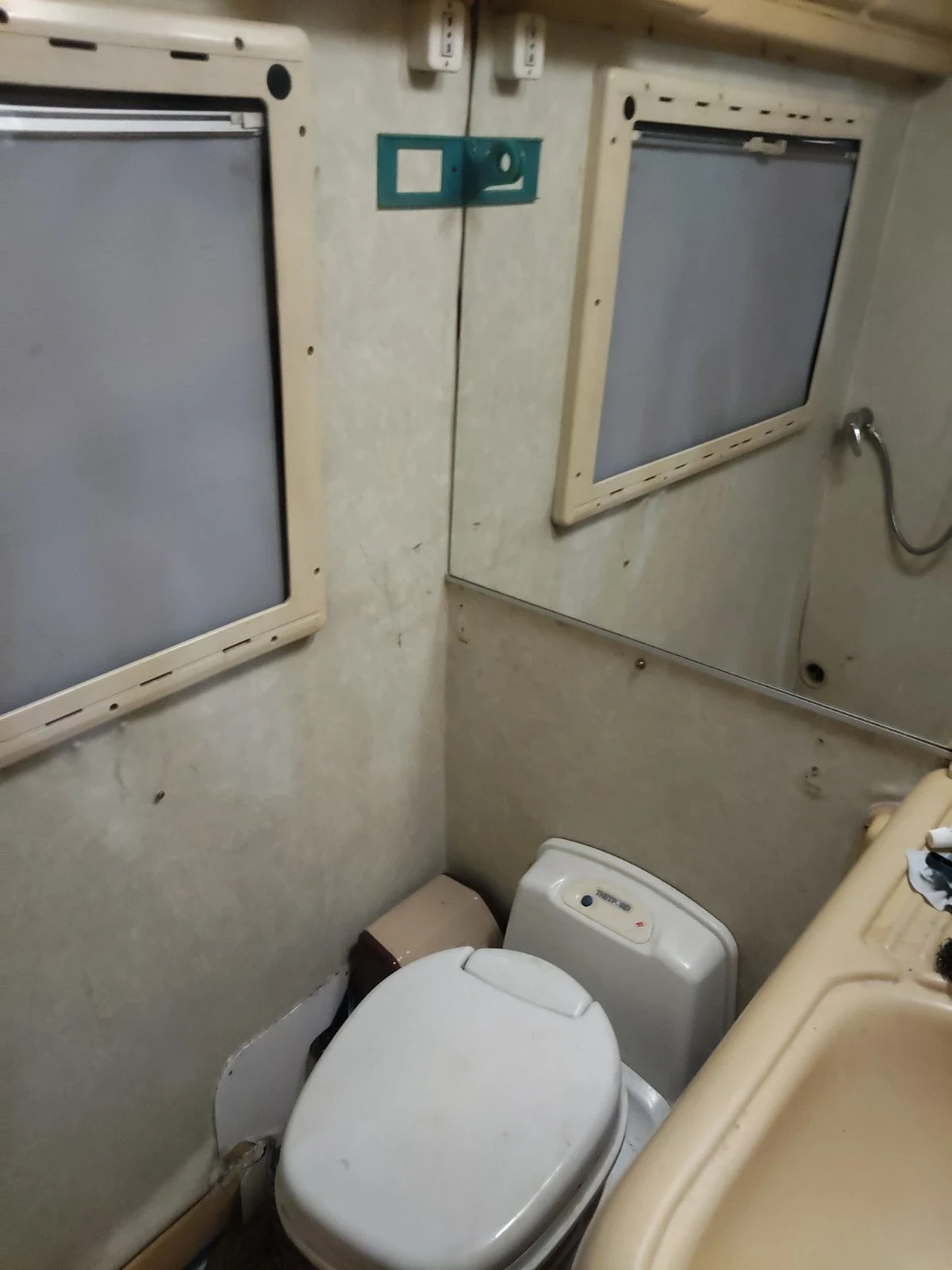 Кемпер Ford Транзит , снимка 4 - Каравани и кемпери - 54335107