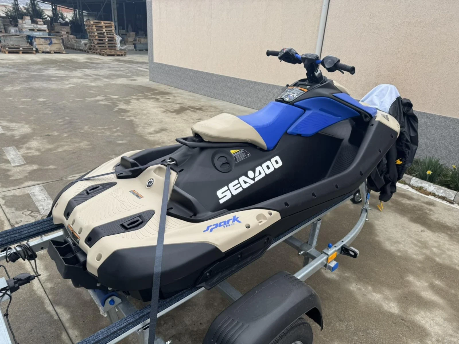 Джет Bombardier Sea Doo Spark Trixx , снимка 4 - Воден транспорт - 53963903