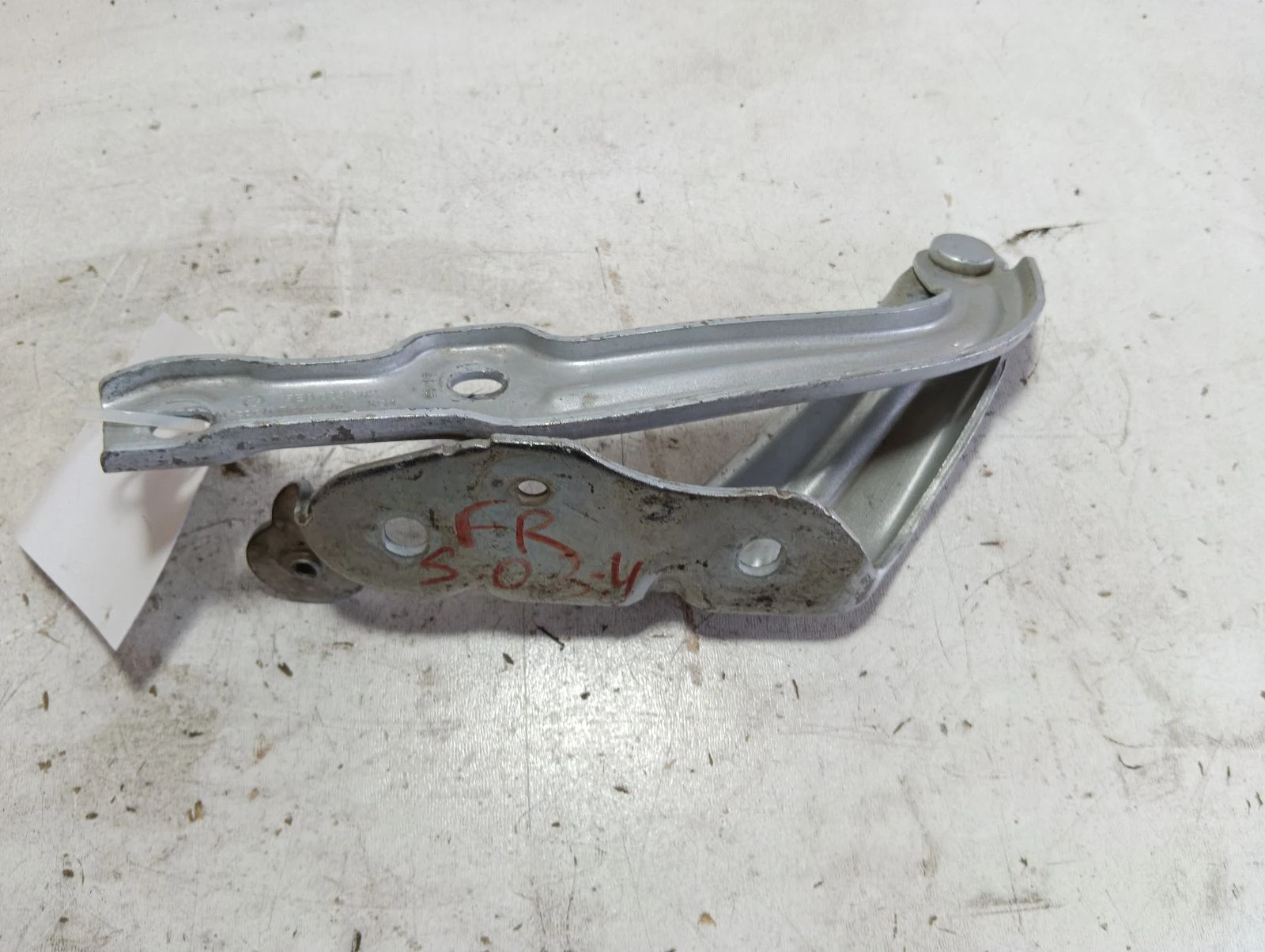 дясна панта преден капак 5E0823302 Skoda Octavia
