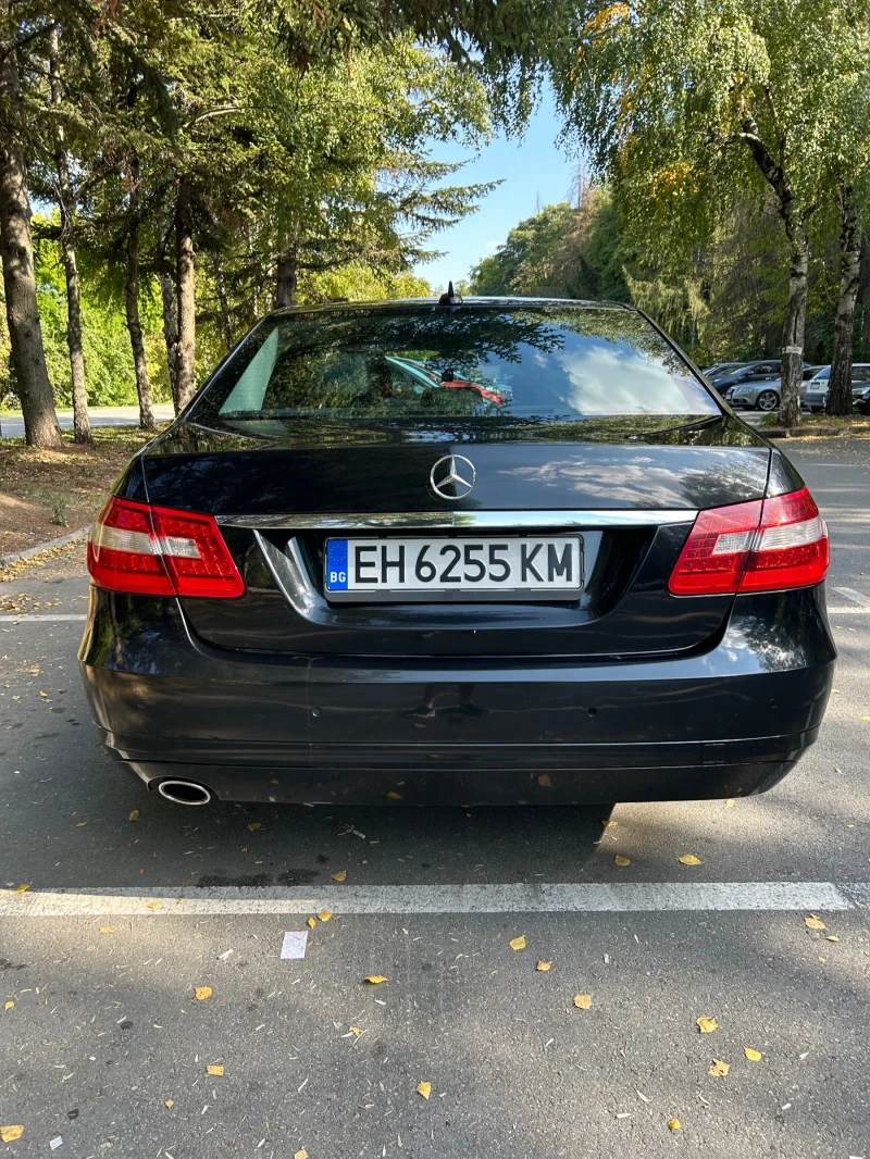 Mercedes-Benz E 220 2.2CDI, снимка 3 - Автомобили и джипове - 47347323