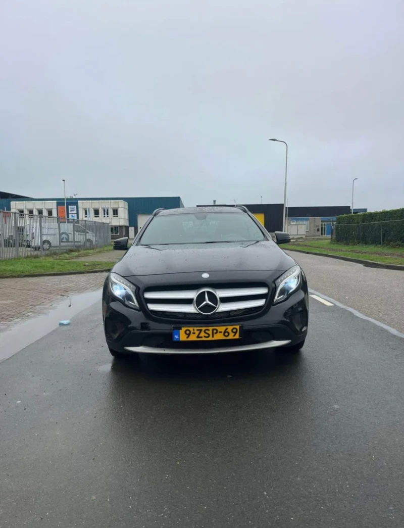 Mercedes-Benz GLA 180, снимка 1 - Автомобили и джипове - 48618412