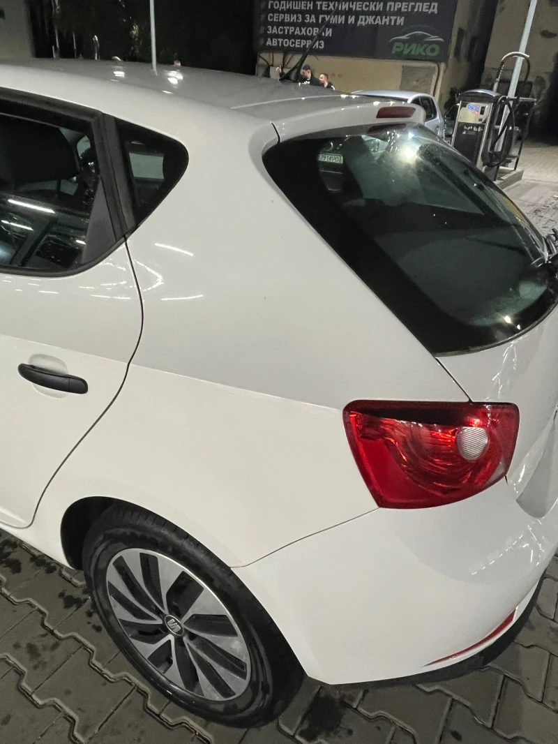 Seat Ibiza, снимка 14 - Автомобили и джипове - 52305365