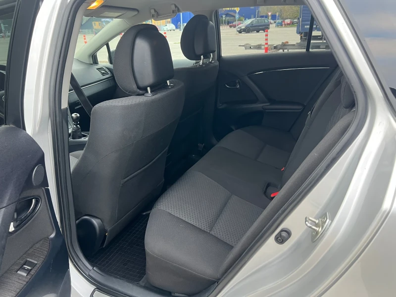 Toyota Avensis 2.2 D-CAT! 6-СКОРОСТИ! УНИКАТ! БАРТЕР!, снимка 15 - Автомобили и джипове - 52567951