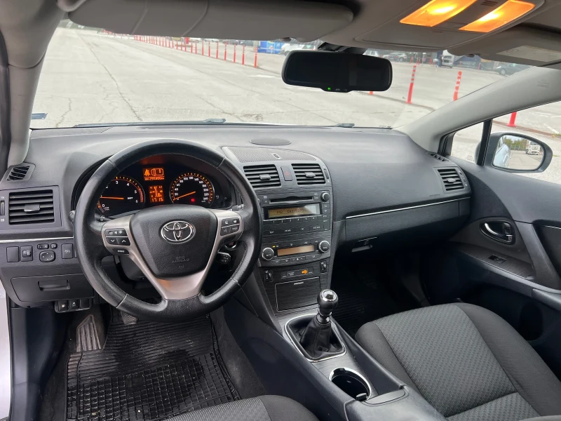 Toyota Avensis 2.2 D-CAT! 6-СКОРОСТИ! УНИКАТ! БАРТЕР!, снимка 9 - Автомобили и джипове - 52567951