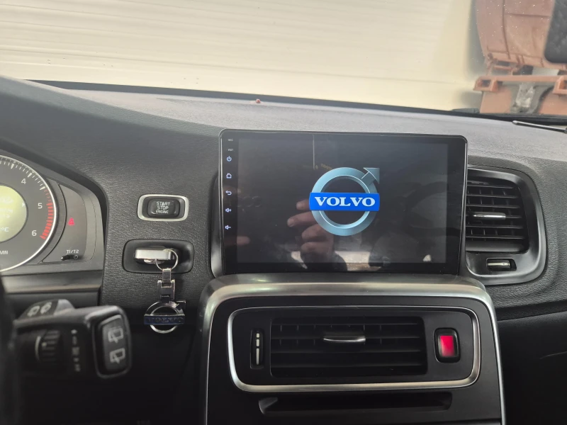 Volvo V60 D3/D4, снимка 11 - Автомобили и джипове - 52505933