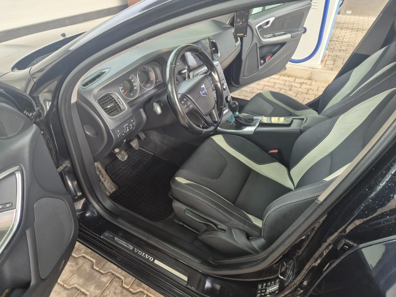 Volvo V60 D3/D4, снимка 10 - Автомобили и джипове - 52505933