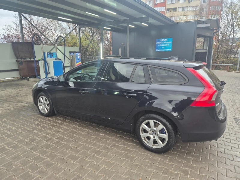 Volvo V60 D3/D4, снимка 4 - Автомобили и джипове - 52505933
